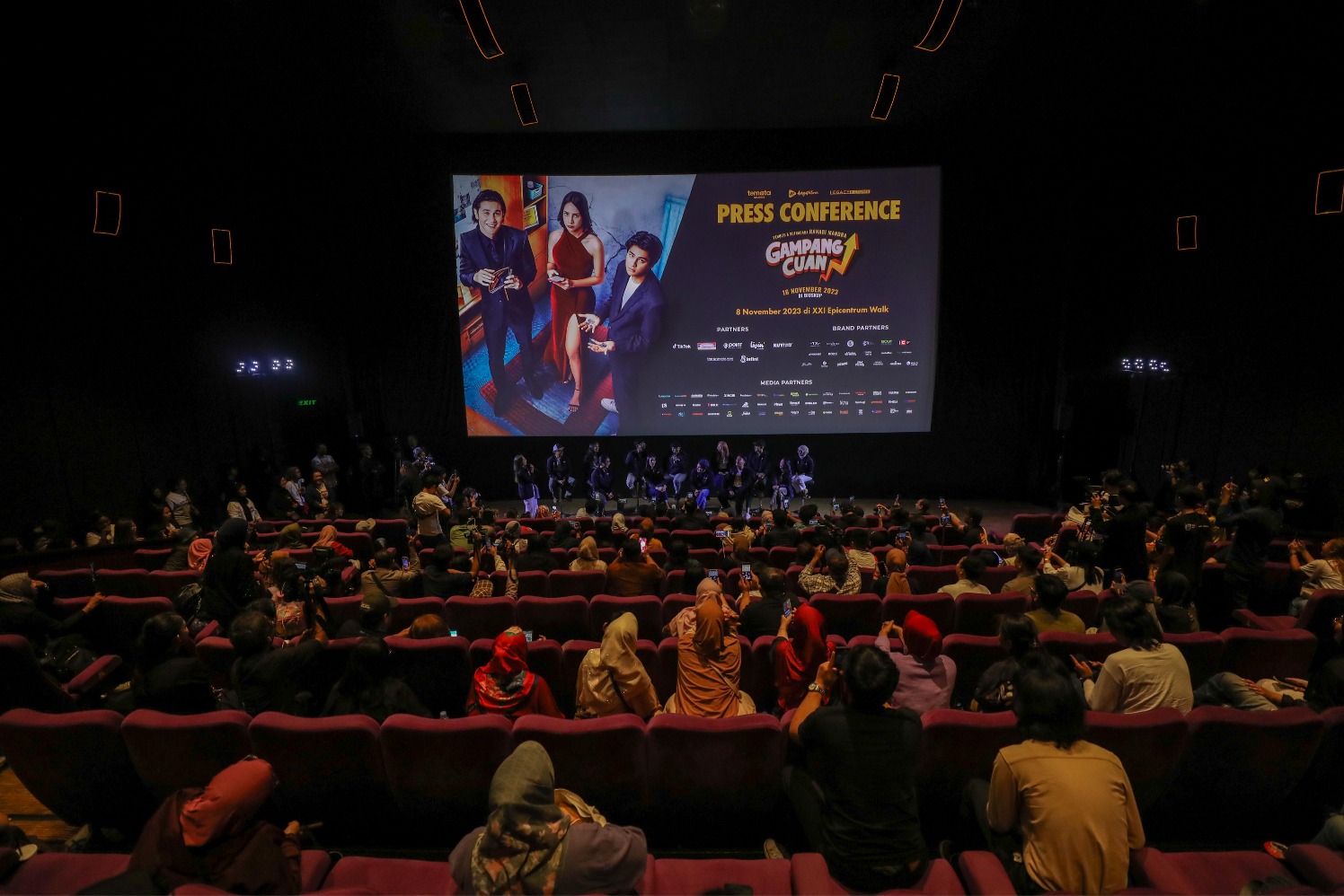 (JIBI/Bisnis/Himawan L Nugraha) FILM GAMPANG CUAN SEGERA TAYANG Suasana konferensi pers gala premiere film Gampang Cuan di Jakarta, Rabu (8/11/2023).