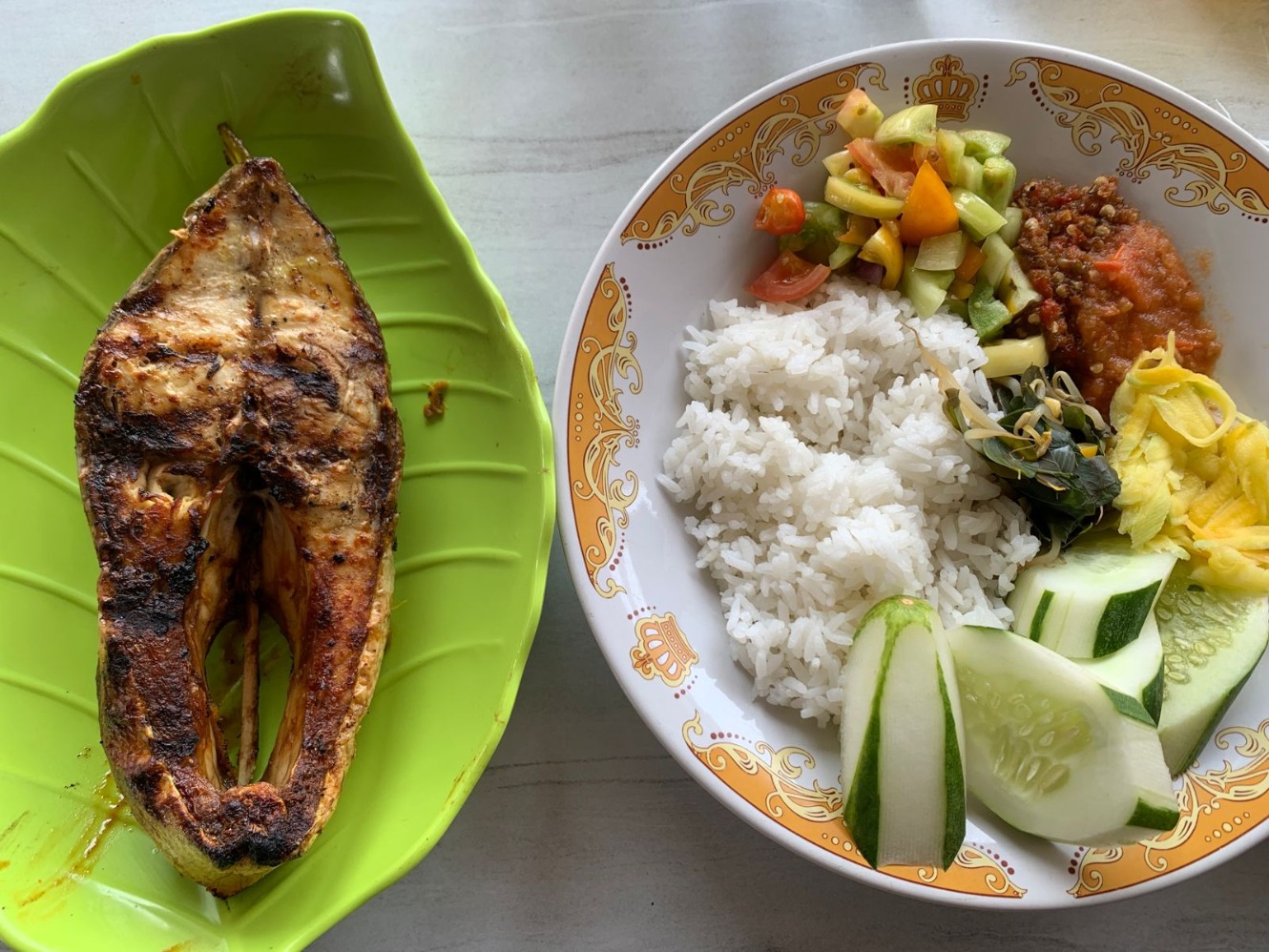 Ragam makanan laut di resto Cahaya Laut TPI Klandasan, Balikpapan, Kalimantan Timur. (Sumber gambar: Hypeabis.id/Luke Andaresta)