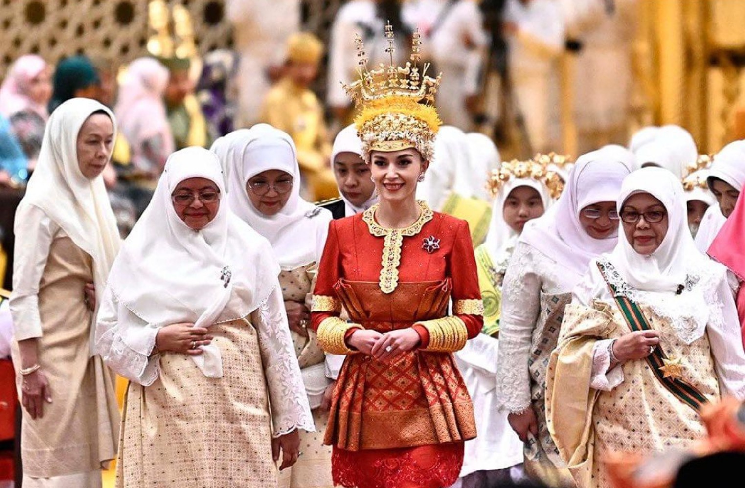 Prosesi Pernikahan Pangeran Brunai Abdul Mateen yang Mewah (Sumber gambar: Instagram.com/infodept.bn)
