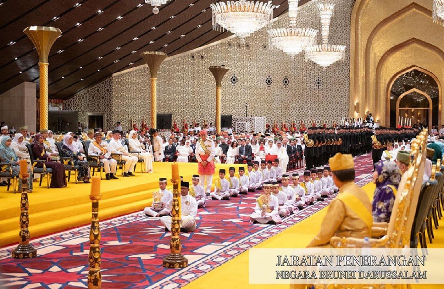 Prosesi Pernikahan Pangeran Brunai Abdul Mateen yang Mewah (Sumber gambar: Instagram.com/infodept.bn)