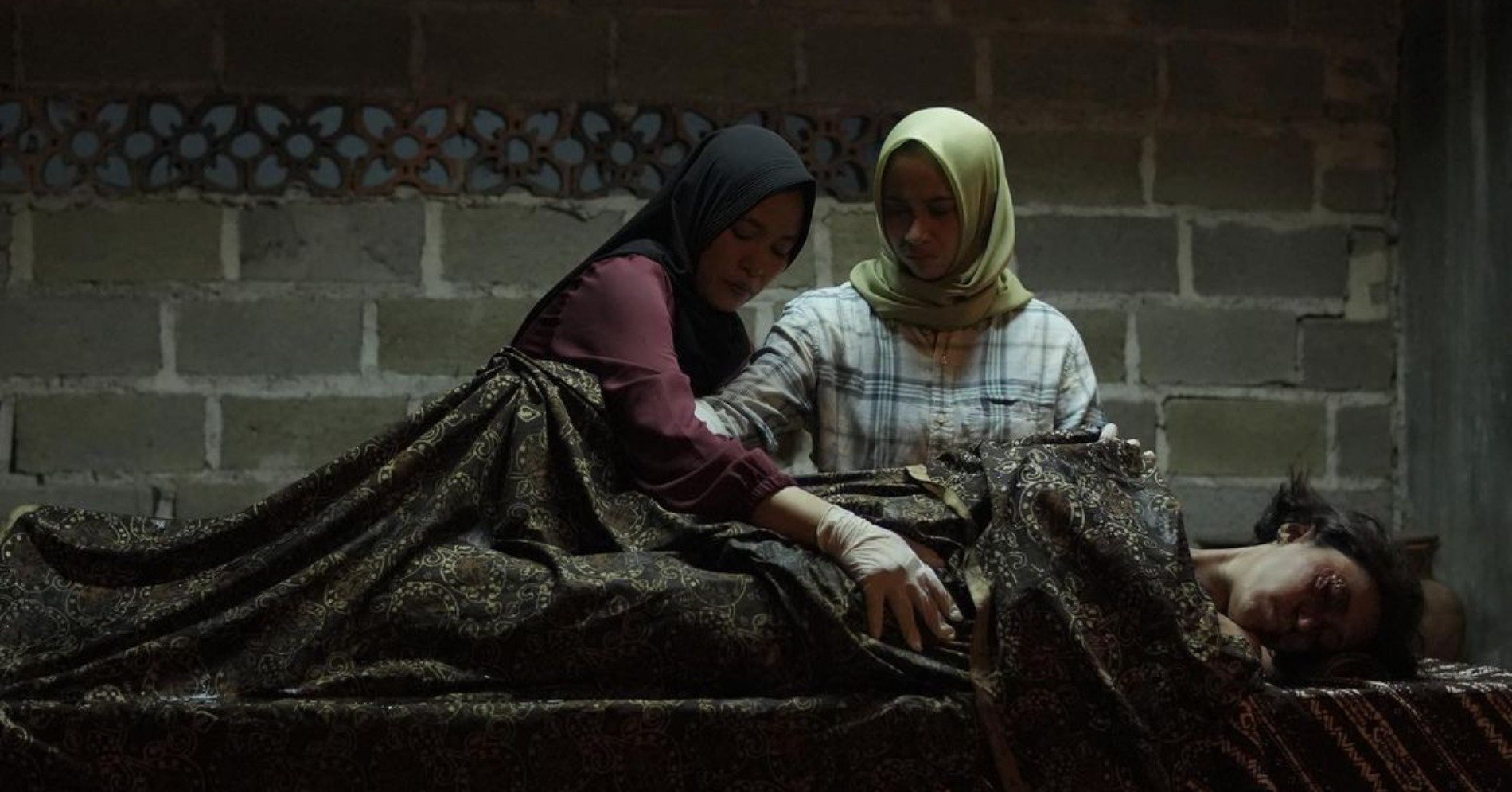 Hypeabis - 6 Fakta Menarik Film Pemandi Jenazah Karya Hadrah Daeng Ratu