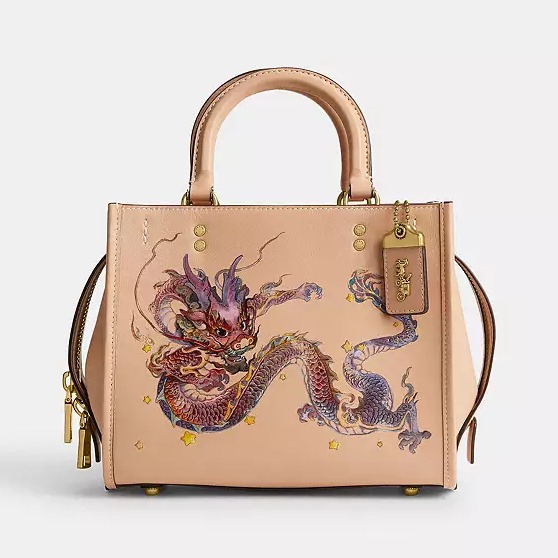 Coach Boxed New Year Rogue 25 With Dragon. (Sumber foto: Coach)