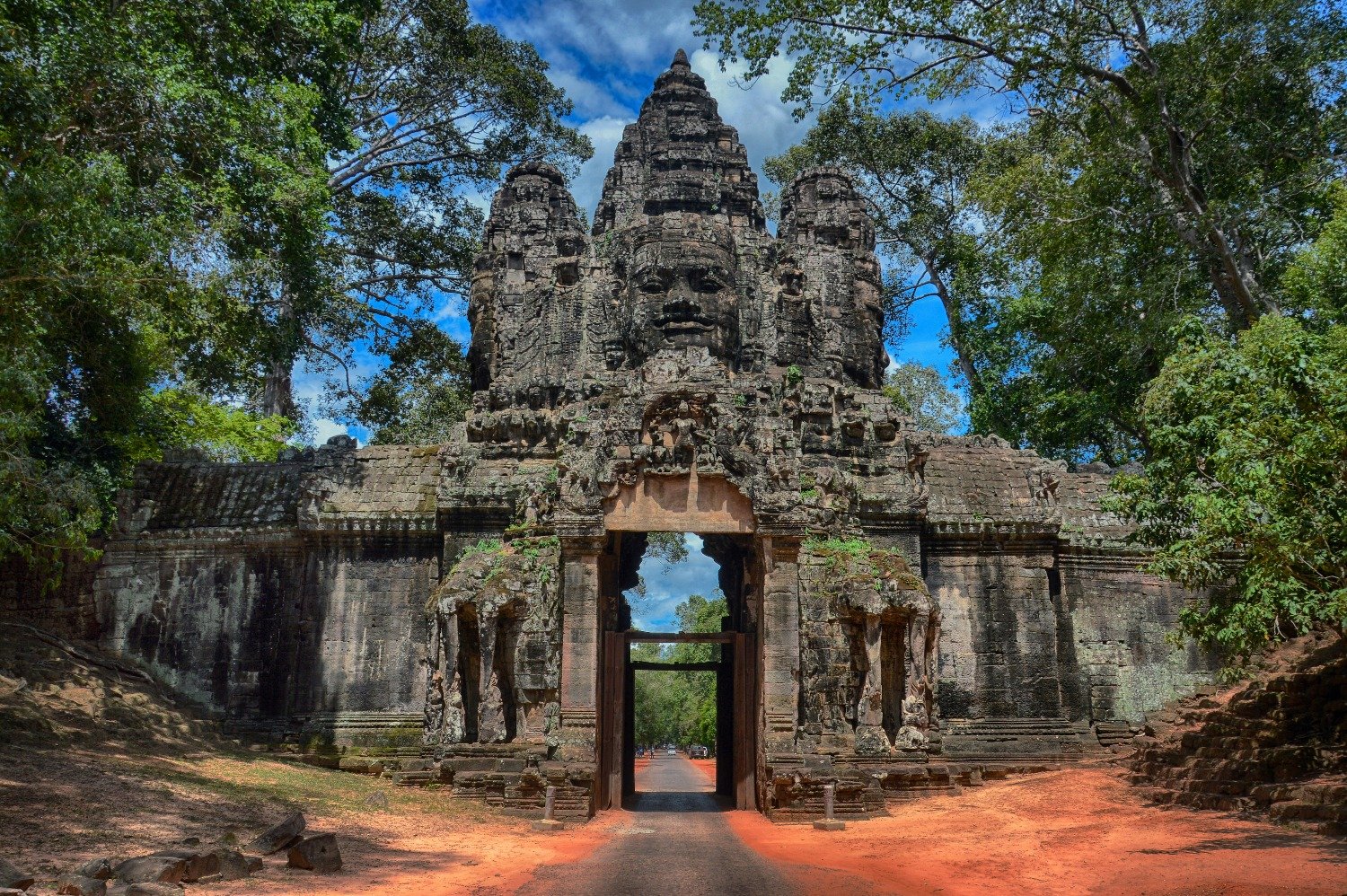 Angkot Wat (Sumber gambar: Unsplash/ Paul Szewczyk)