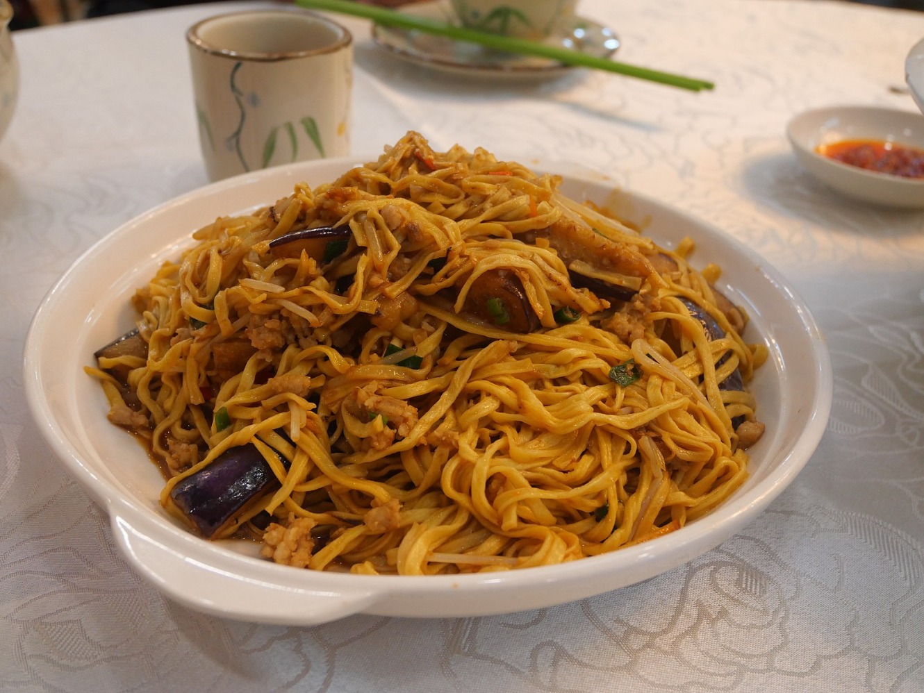 Yi mein atau Mi Panjang Umur. (Sumber gambar: Wikimedia Commons)