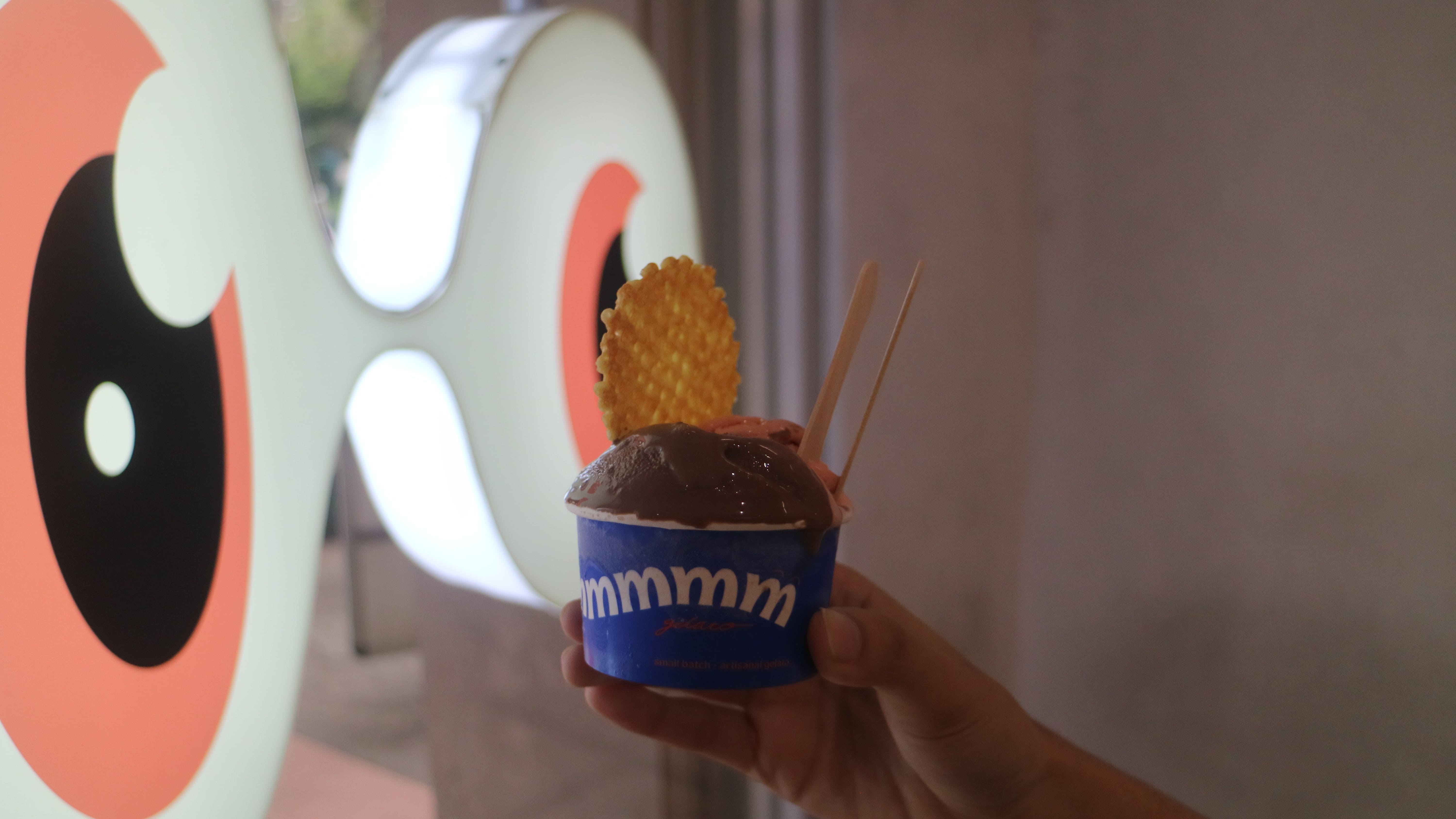 Hypeabis A Very Laufey Date Sensasi Gelato yang Romantis Bersama