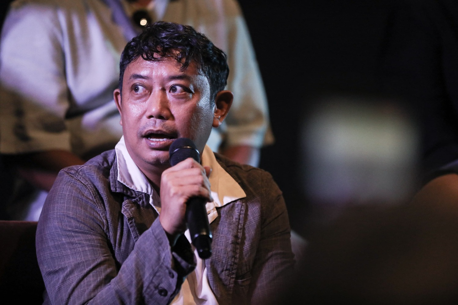 Sutradara Wisnu Surya Pratama konferensi pers film Pasar Setan di Jakarta, Selasa (27/2/2024). (Sumber gambar: Hypeabis.id/Arief Hermawan P)