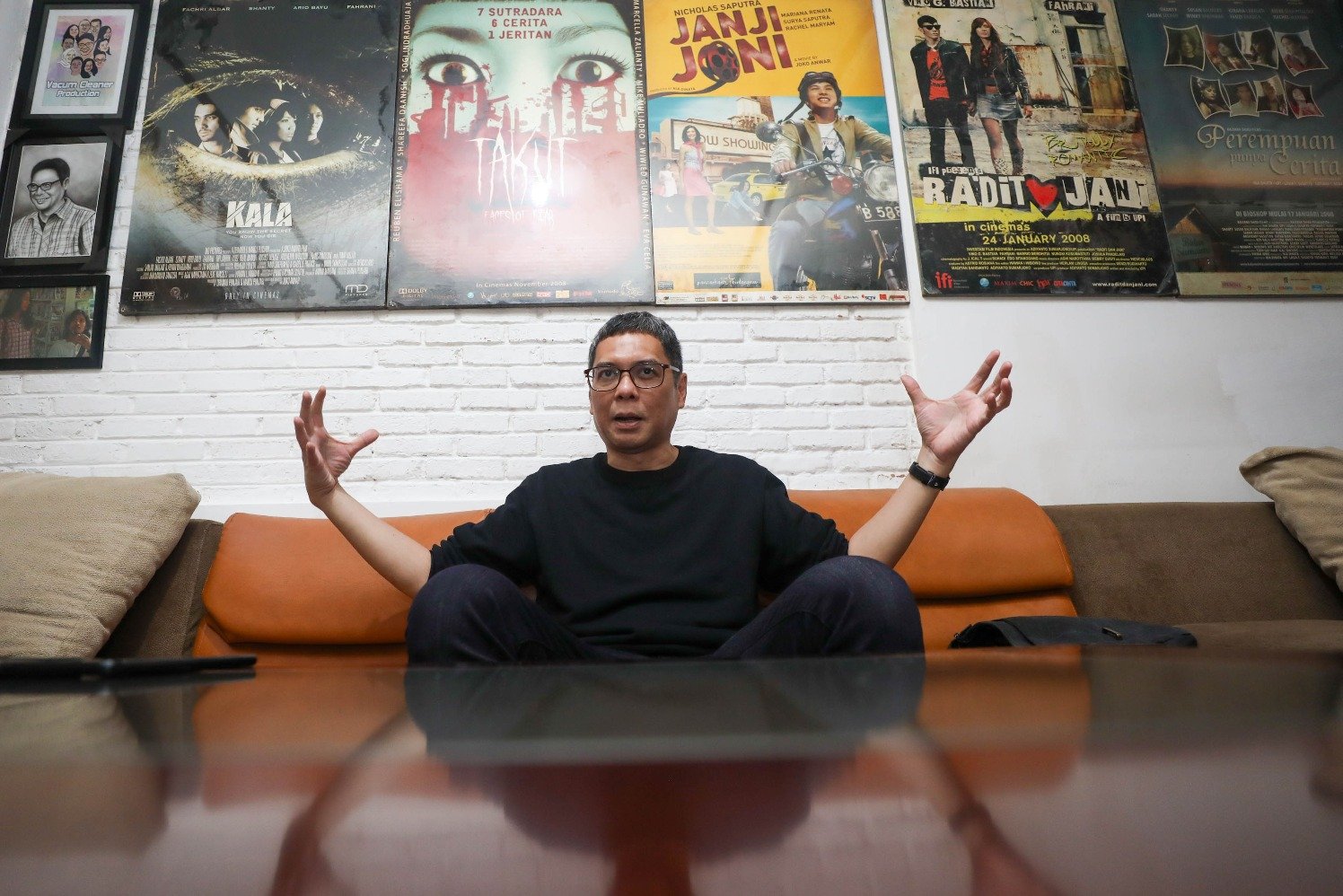 Penata musik/komposer film Aghi Narottama saat wawancara dengan Hypeabis.id di Jakarta, Kamis (29/2/2024). (Sumber gambar: JIBI/Hypeabis/Himawan L)