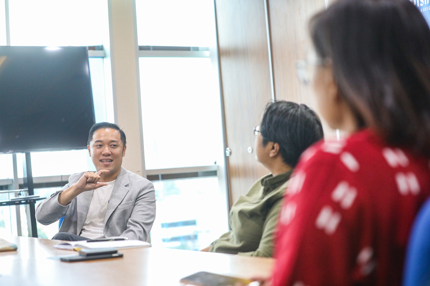 CEO Everywhere.id Edy Sulistyo memberikan paparan saat berkunjung ke kantor redaksi Bisnis Indonesia di Jakarta, Kamis (21/3/2024). (Sumber gambar: JIBI/Bisnis/Abdurachman)