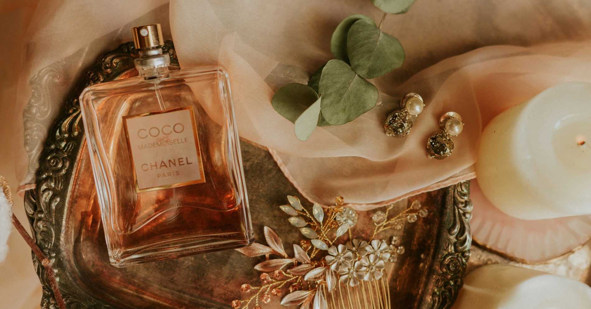 Ilustrasi hampers parfum (Sumber gambar: Unsplash/Lucas Mendes)