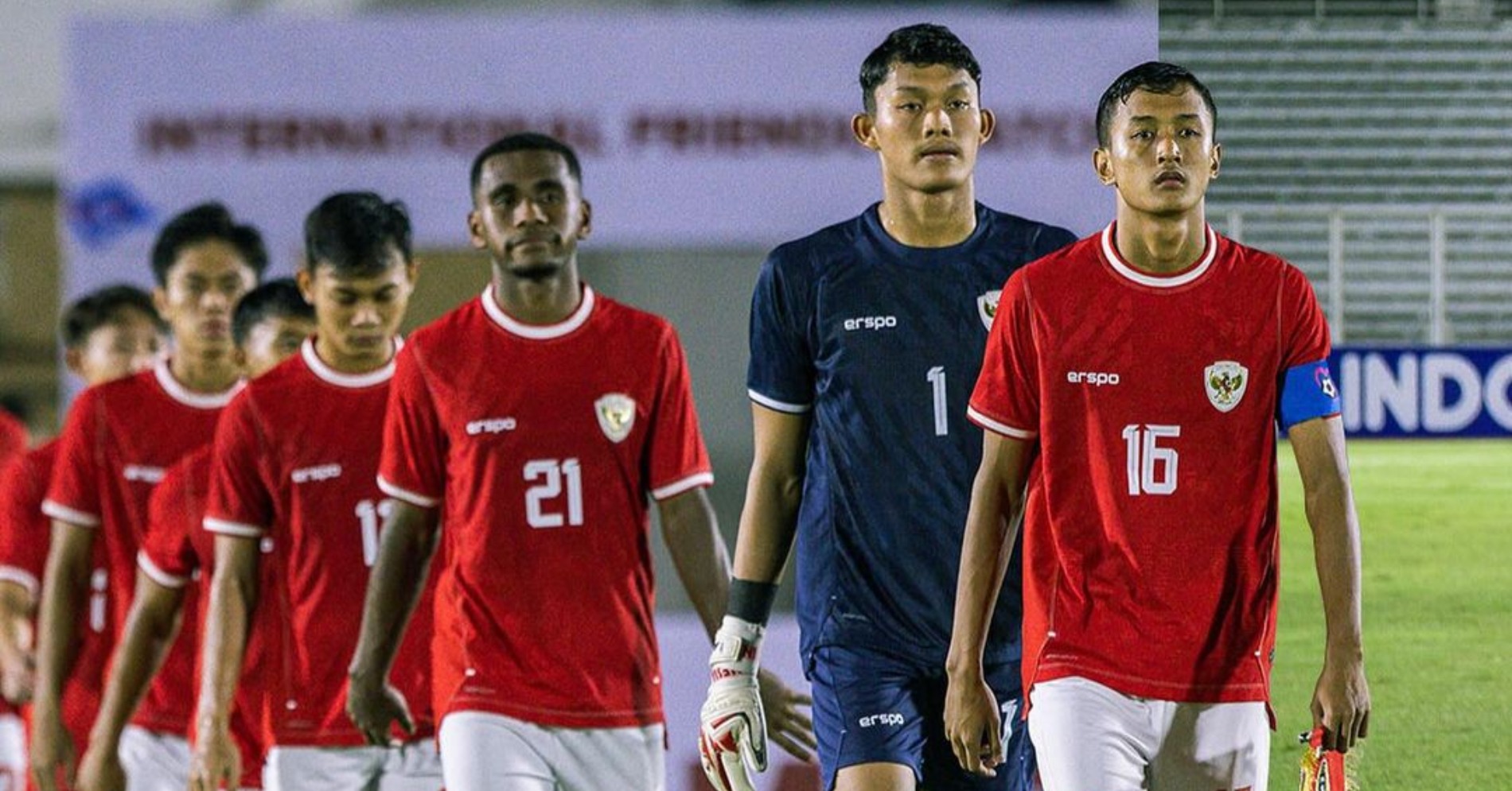 Para pemain Timnas Indonesia mengenakan jersey baru. (Sumber gambar: Erspo/Instagram)