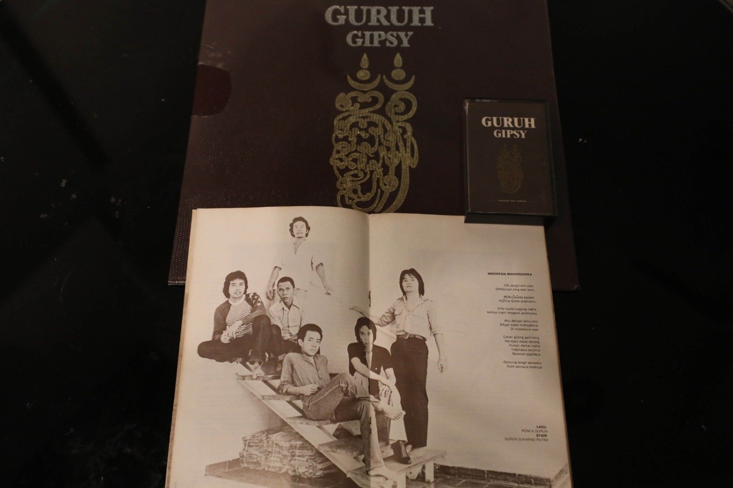 Koleksi album Guruh Gipsy milik Jay Subyakto yang akan dipamerkan dalam ekshibisi No Music, Noise! di Matawaktu (sumber gambar