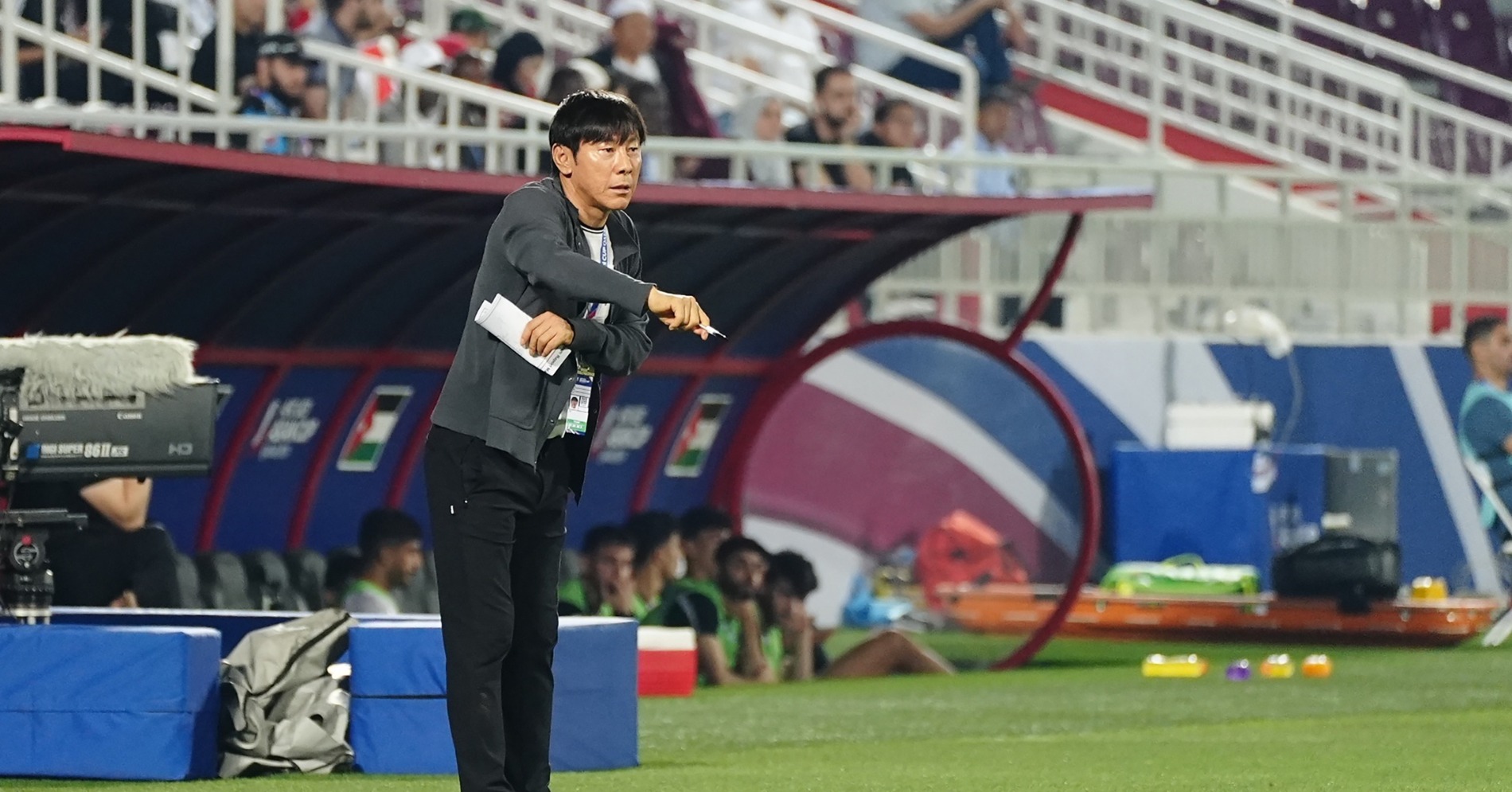 Shin Tae-yong adalah mantan pemain sepak bola berkebangsaan Korea Selatan yang kini menjadi pelatih tim nasional Indonesia. (sumber foto: PSSI)