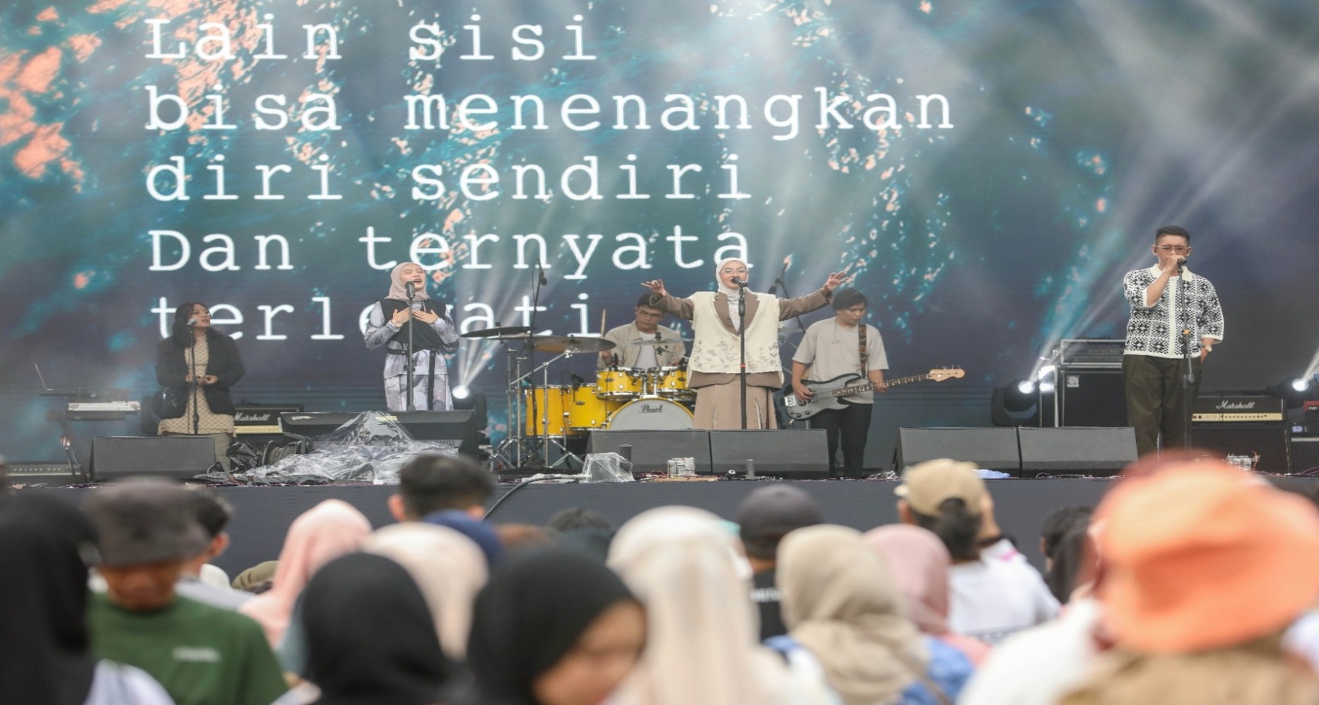 Penyanyi Feby Putri tampil dalam acara Titik Kumpul Festival 2024 di Stadion Madya GBK, Jakarta, Minggu (28/4/2024). Sumber : Hypeabis/Eusebio Chrysnamurti