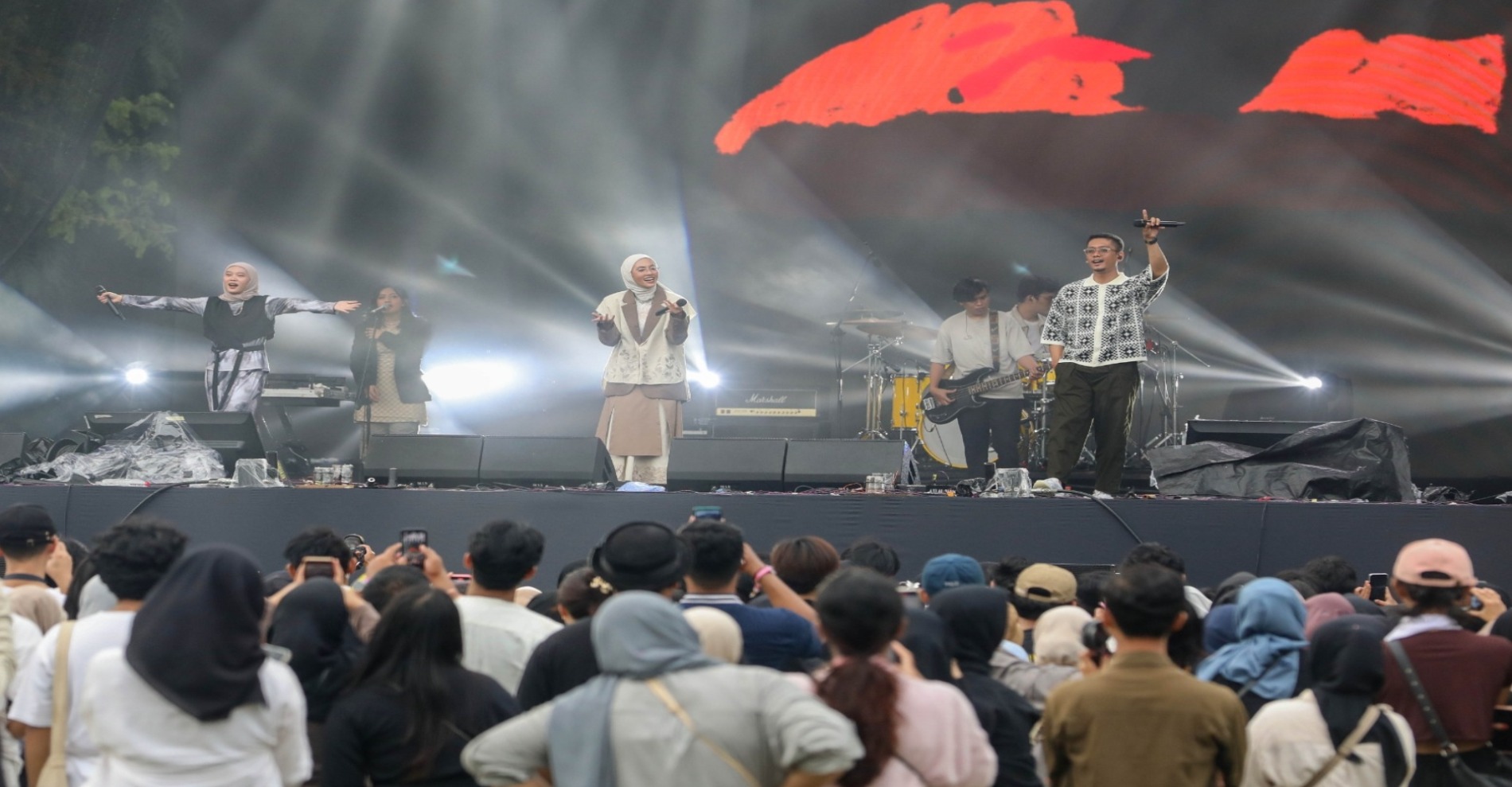 Penyanyi Feby Putri tampil dalam acara Titik Kumpul Festival 2024 di Stadion Madya GBK, Jakarta, Minggu (28/4/2024) (Sumber : Hypeabis/Eusebio Chrysnamurti) 