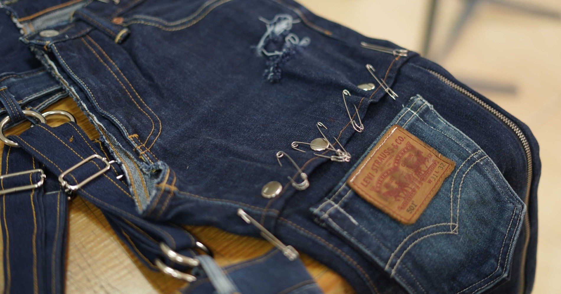 Upcycling Denim model lama (Sumber Foto: ESMOD)