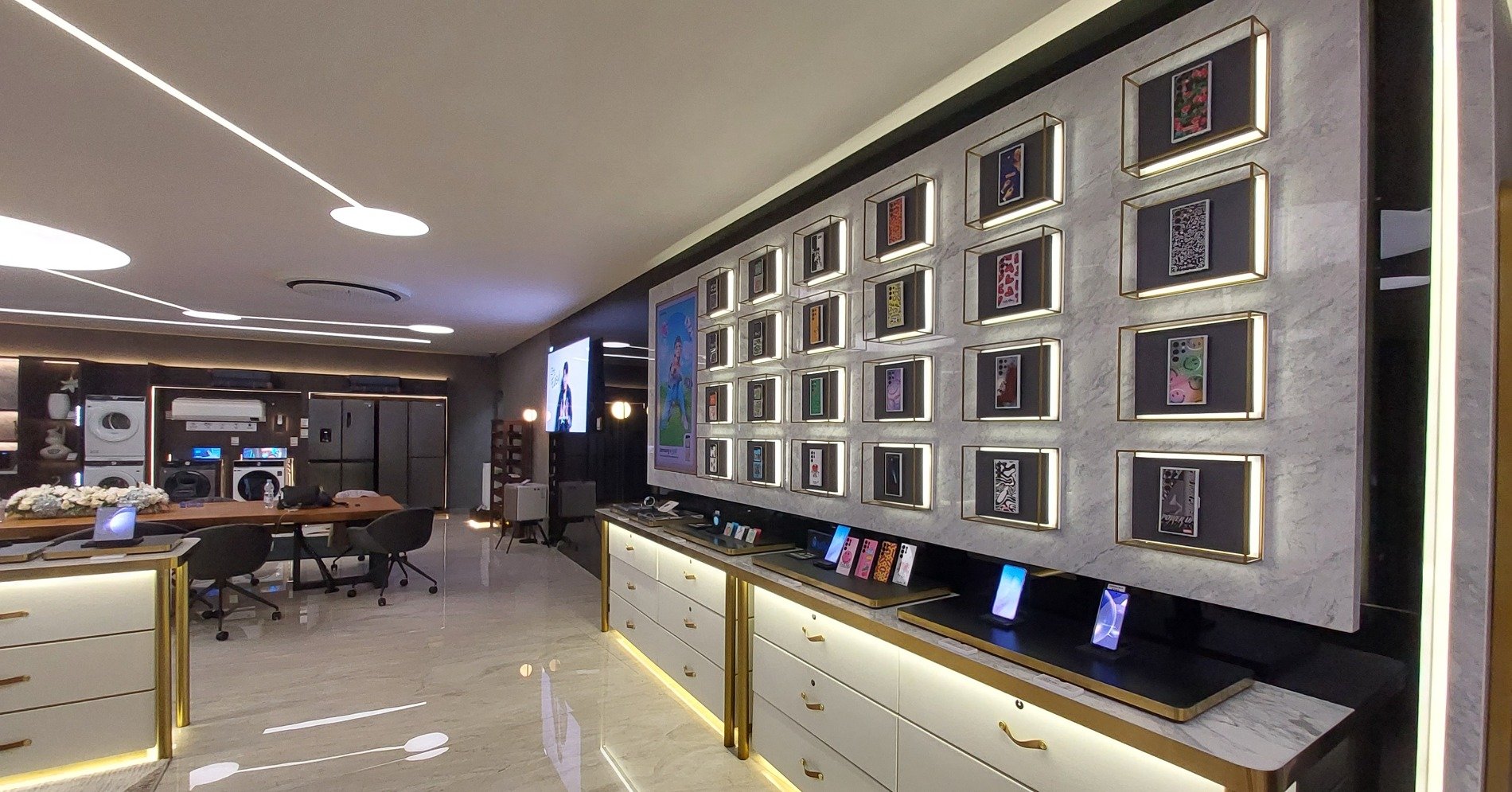 Samsung Experience Lounge Pondok Indah. (Sumber gambar : Desyinta Nuraini/Hypeabis.id)