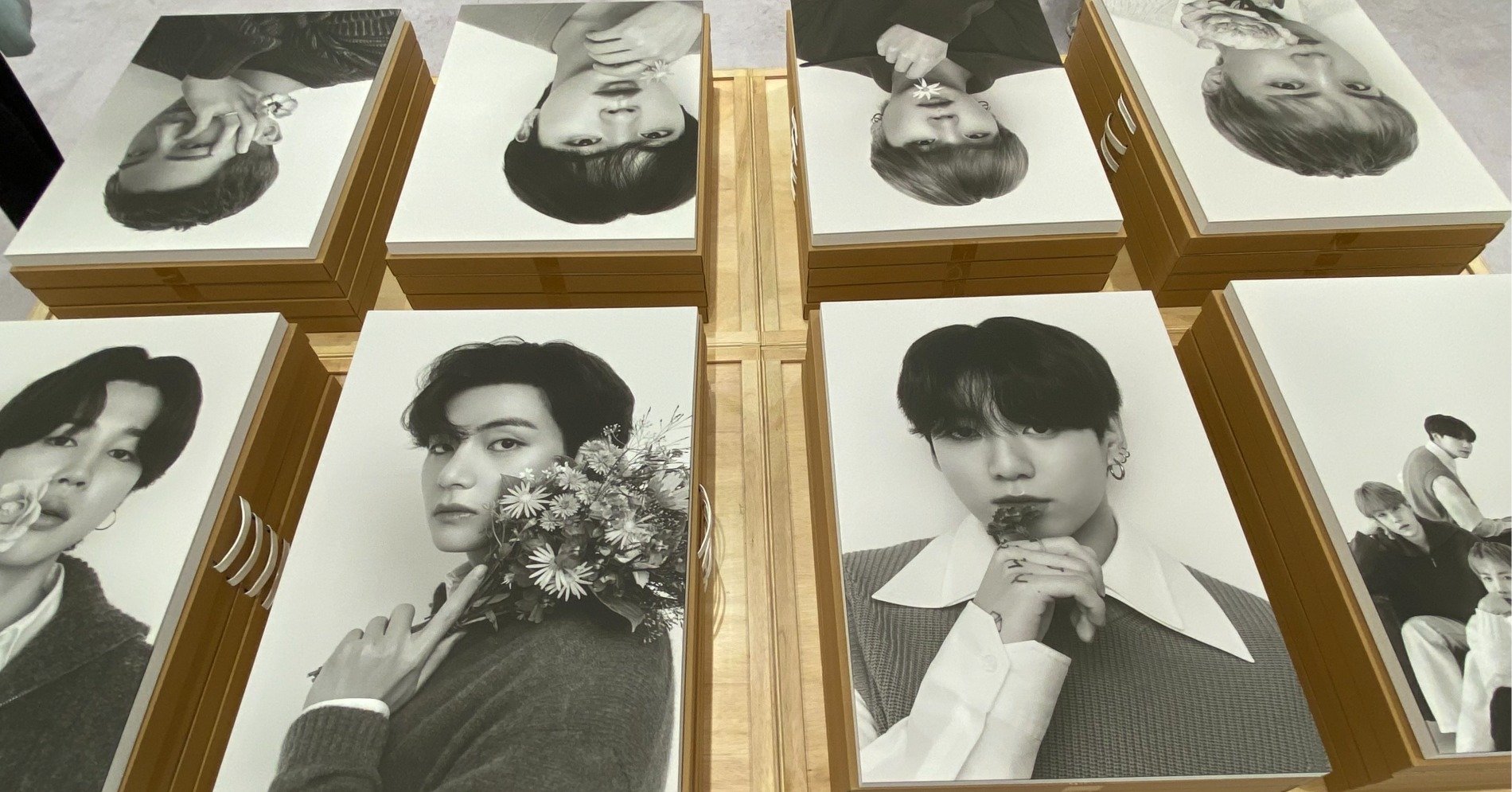 Canvas photo, merchandise BTS (Sumber foto: Hypeabis.id/Amanda Syavira)