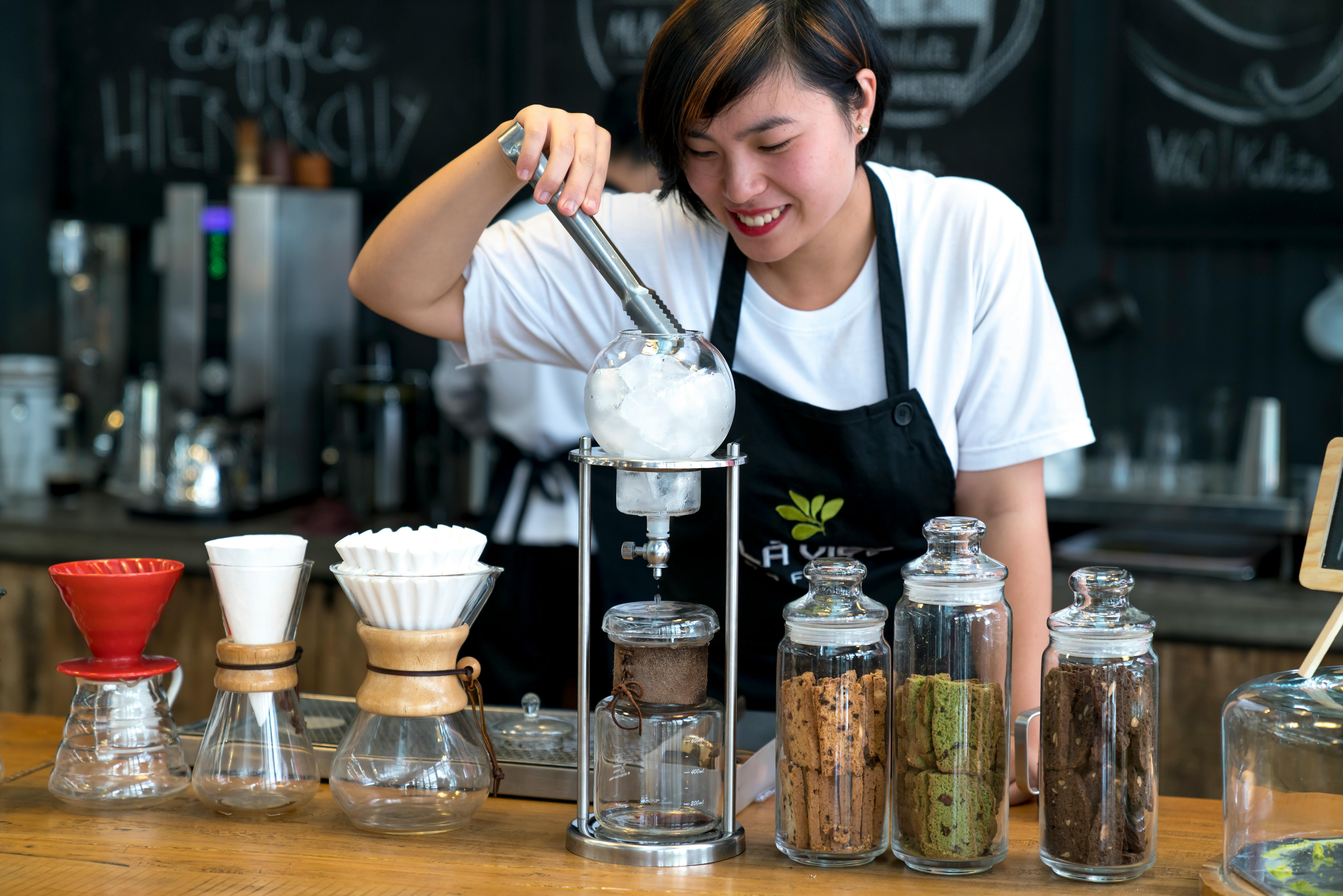 Coffee shop. (Sumber foto: Pexels/Quang Nguyen Vinh)