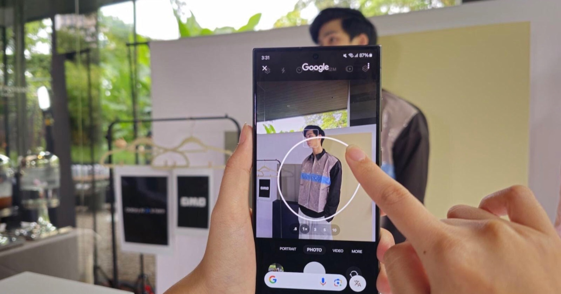Fitur Circle to Search with Google. (Sumber foto : Samsung)