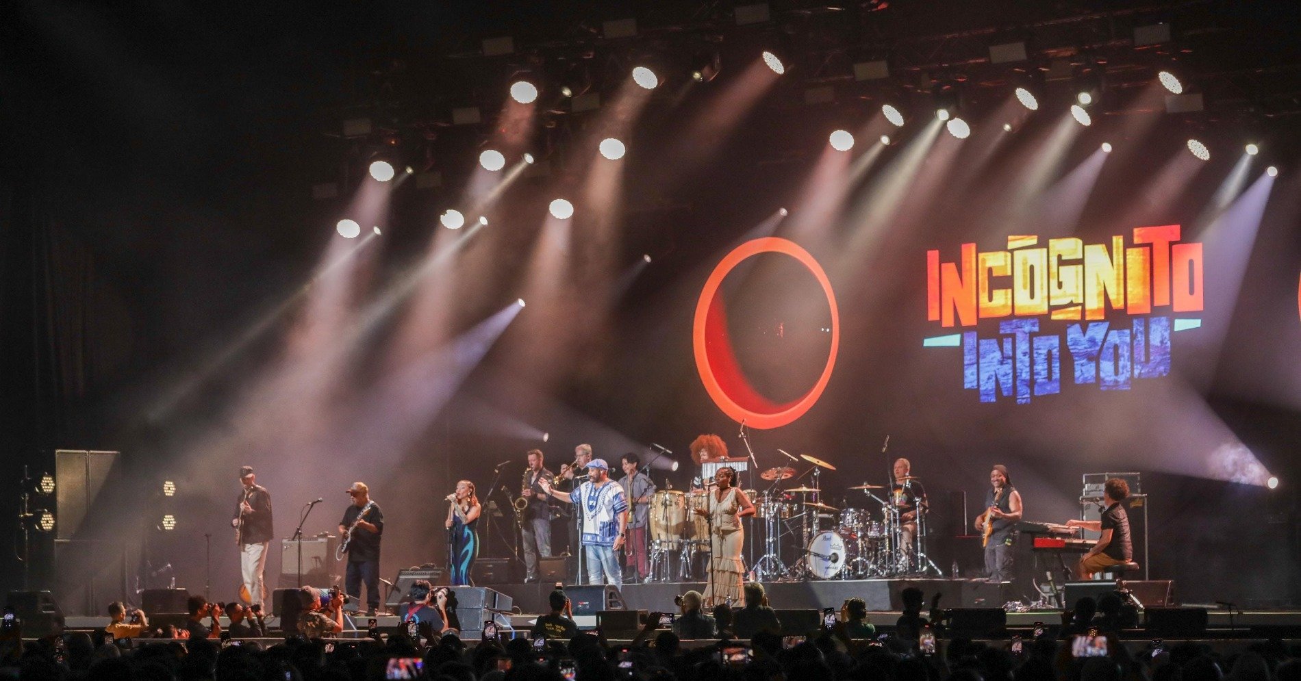 Grup band Incognito tampil di acara BNI Java Jazz Festival 2024. (Sumber gambar: Hypeabis.id/Himawan L Nugraha)