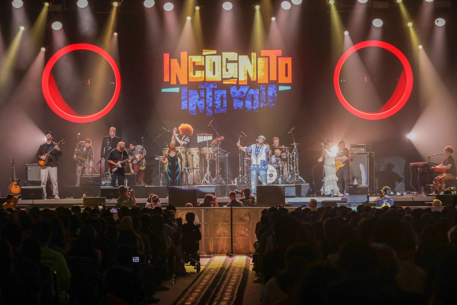 Grup band Incognito tampil dalam acara BNI Java Jazz Festival 2024 di JIExpo Kemayoran, Jakarta, Jumat (24/5/2024).