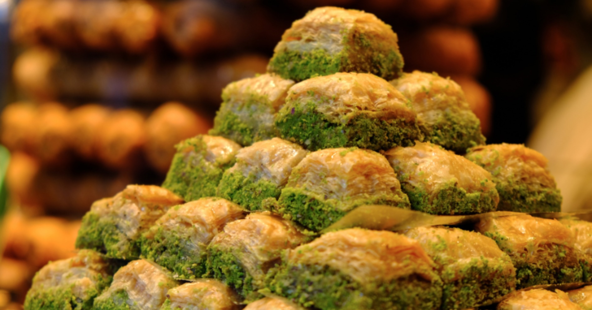 Baklava adalah pastry dessert yang sangat populer dan melegenda, terutama di wilayah Timur Tengah dan Mediterania Timur. (Sumber gambar: Canva pro/studiostockart)