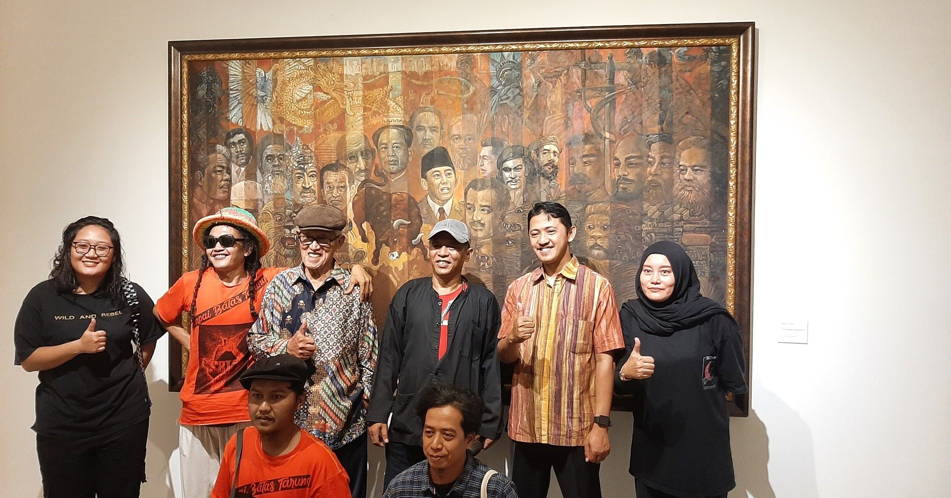 Jarot Mahendra (Kanan), Yaksa Agus (Tengah), Misbach Tamrin (Kiri) membuka pameran seni Sampai Batas Tarung di Galeri Nasional Indonesia (Sumber gambar: Hypeabis/Wildan Adil Hilba) 