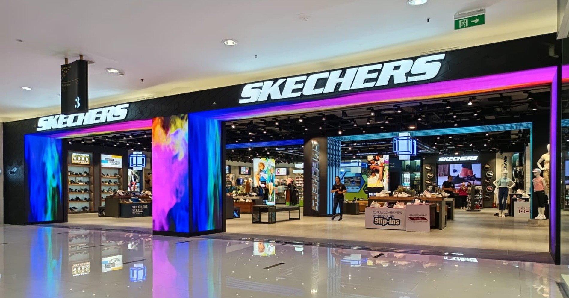 Toko Skechers terbesar di Indonesia, Lantai 3 Senayan City Mall, Jakarta. (Sumber foto : Skechers)