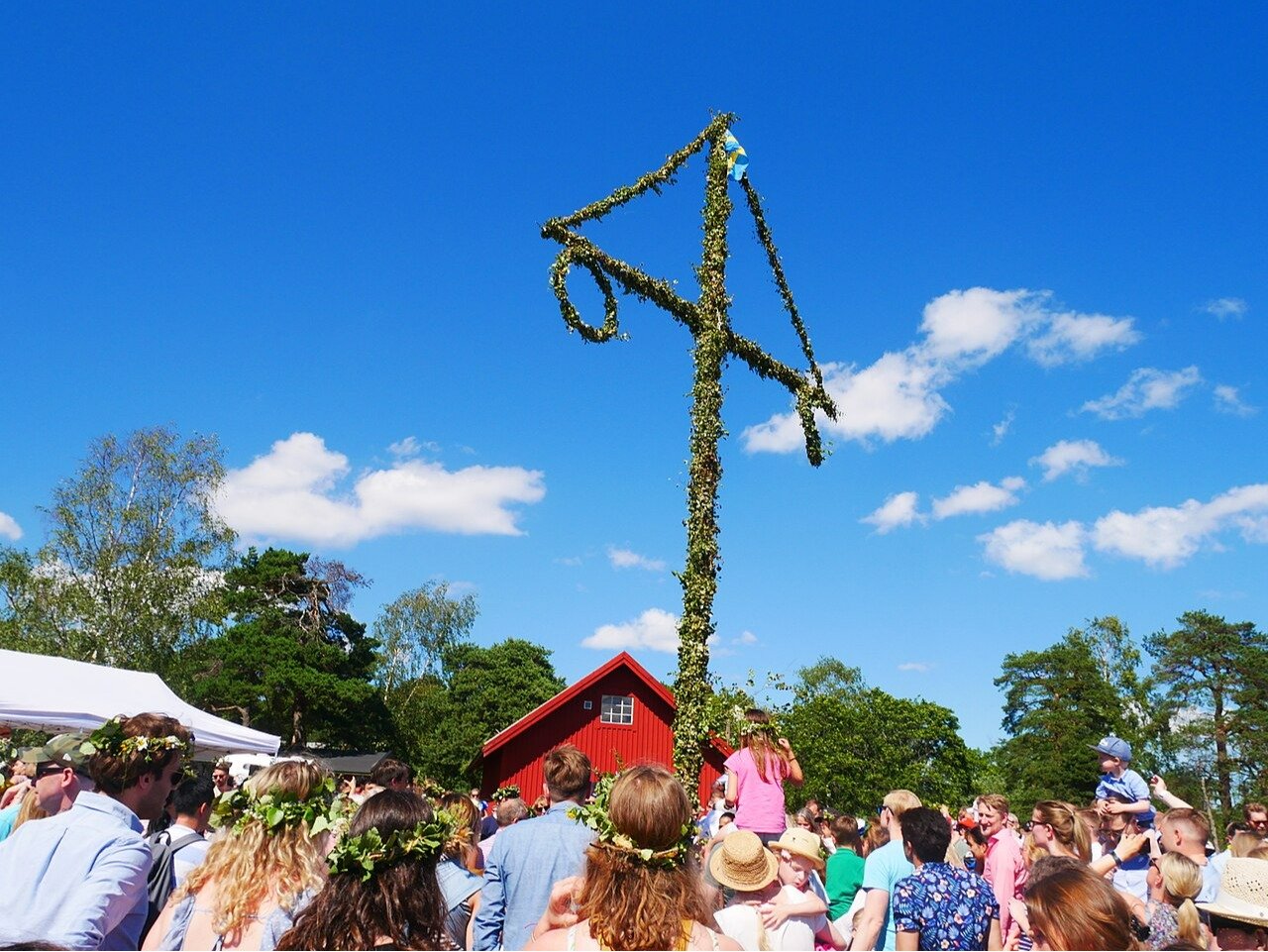 Festival Midsommar (Sumber gambar: Wikimedia Commons/01tonythomas) 