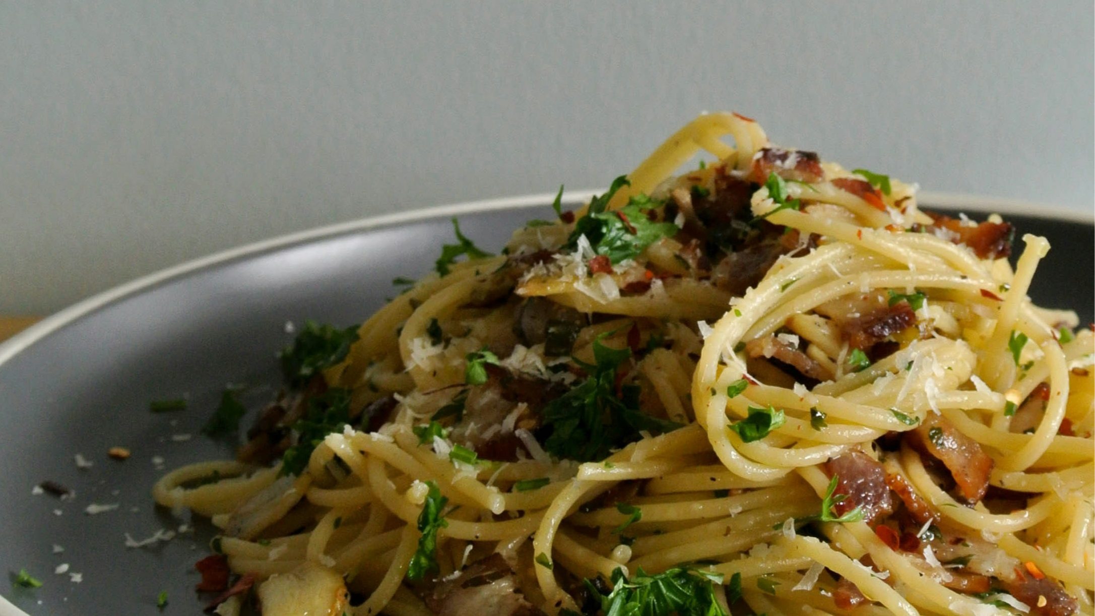 Spaghetti Aglio e Olio. (Sumber foto: Unsplash/Youjeen Cho)