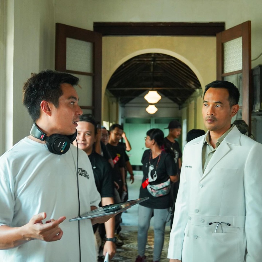 Baim Wong ketika menyutradarai film Lembayung. (Sumber gambar: Baim Wong/Instagram)