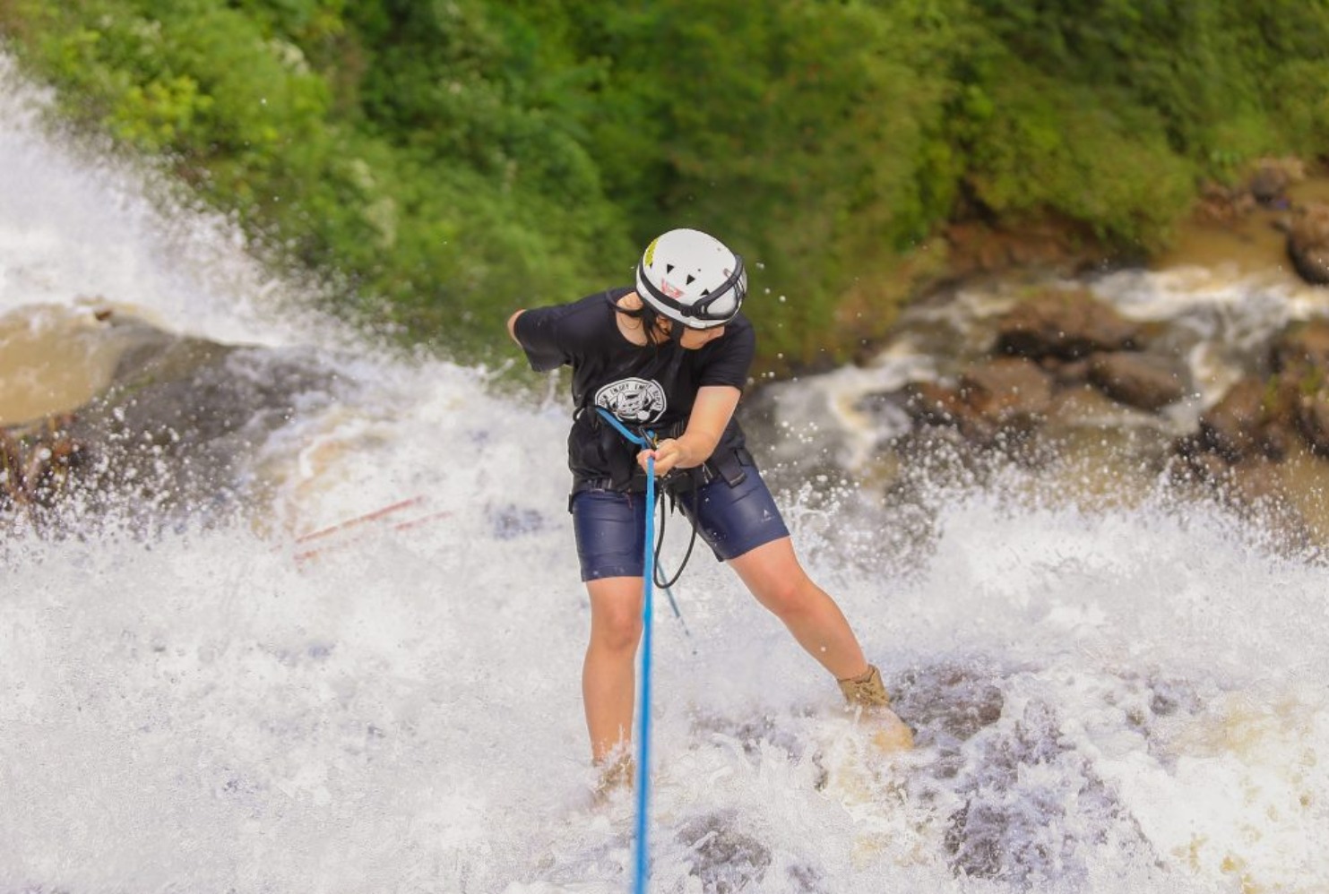 Aktivitas canyoneering di Curug Cikondang (Sumber gambar: Sumber foto: Dinas Pariwisata dan Kebudayaan Provinsi Jawa Barat,)