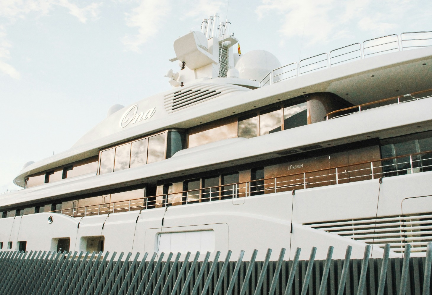 Ilustrasi superyacht (Sumber gambar: Unsplash/Francisco Gomes)