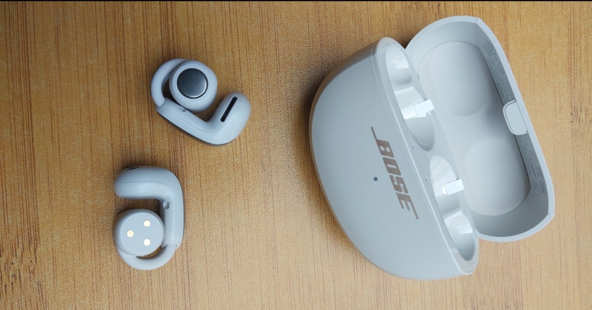 Bose Ultra Open Earbuds. (Sumber gambar: Desyinta Nuraini/Hypeabis.id)