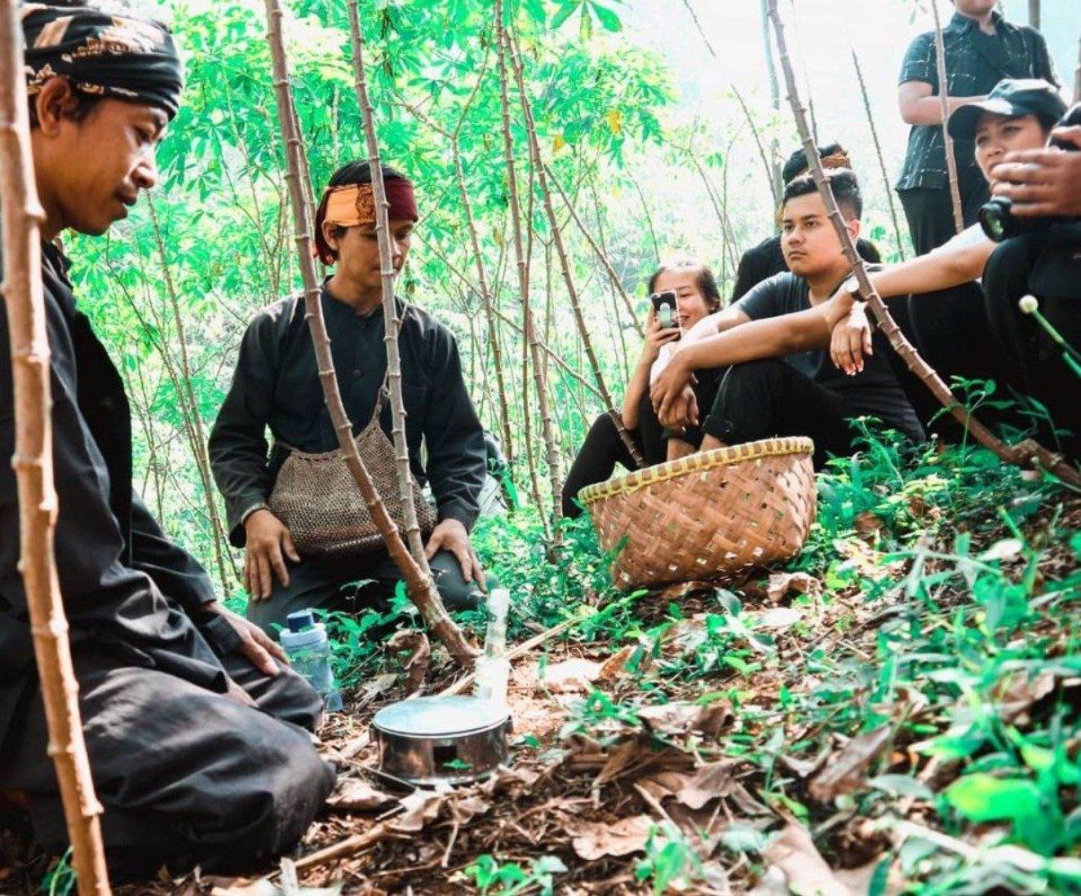 Tradisi Kampung Adat Cireundeu (Sumber gambar: Instagram.com/visitcireundeu)