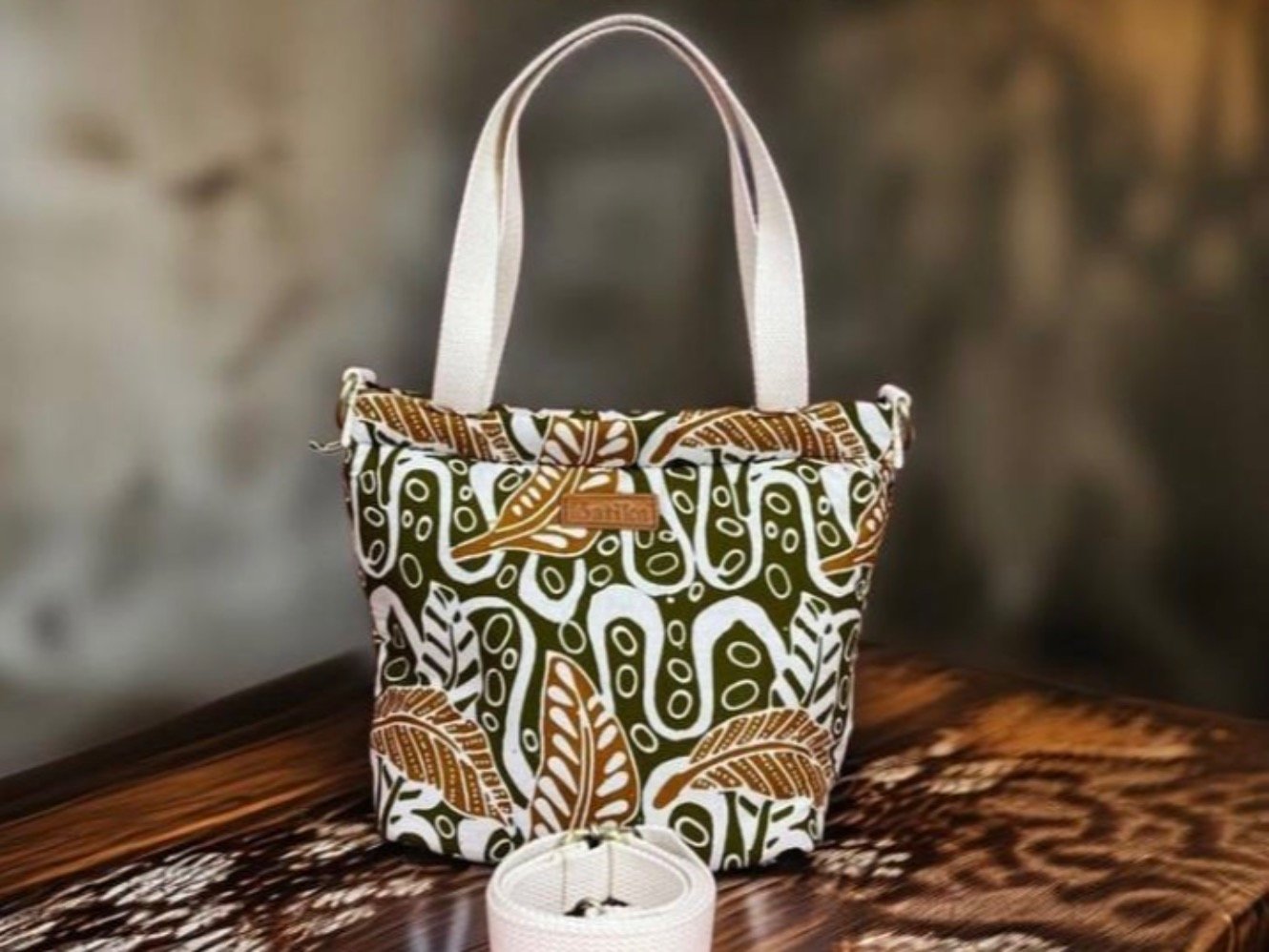 Tas batik by Batika Bag, Sumber: Instagram Batika Bag