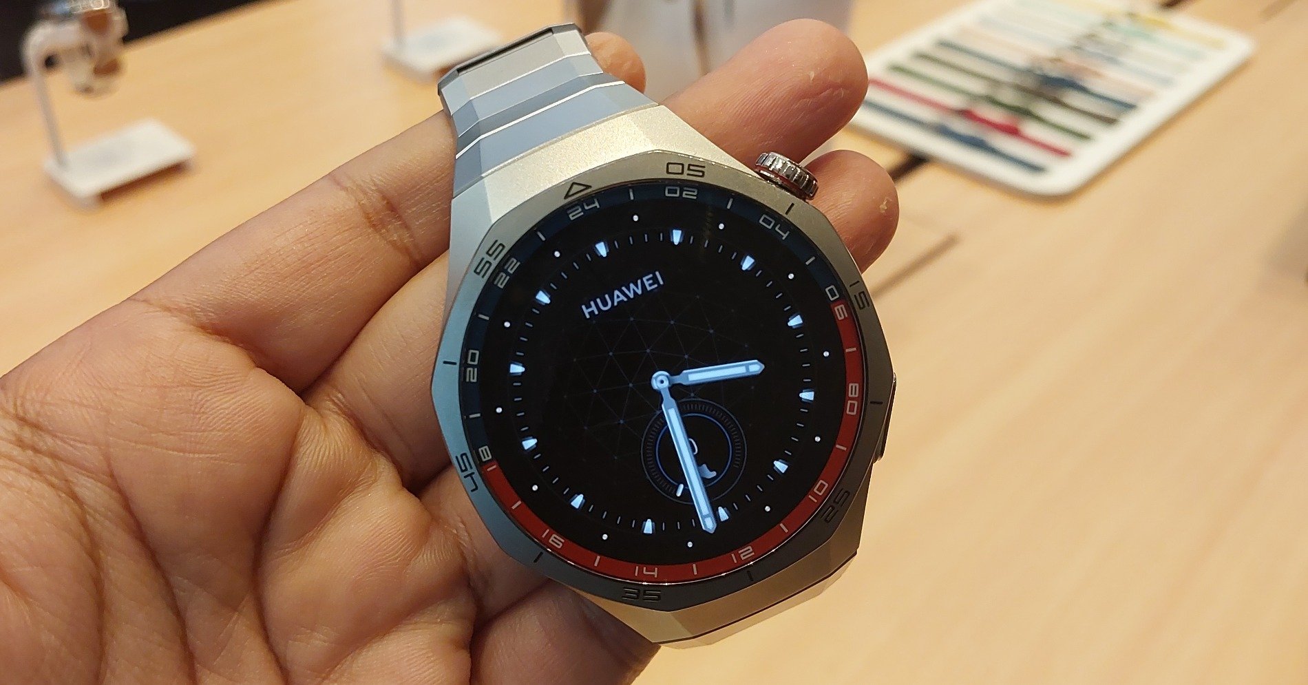 Huawei Watch GT 5 Pro (Sumber gambar: Desyinta Nuraini/Hypeabis.id)