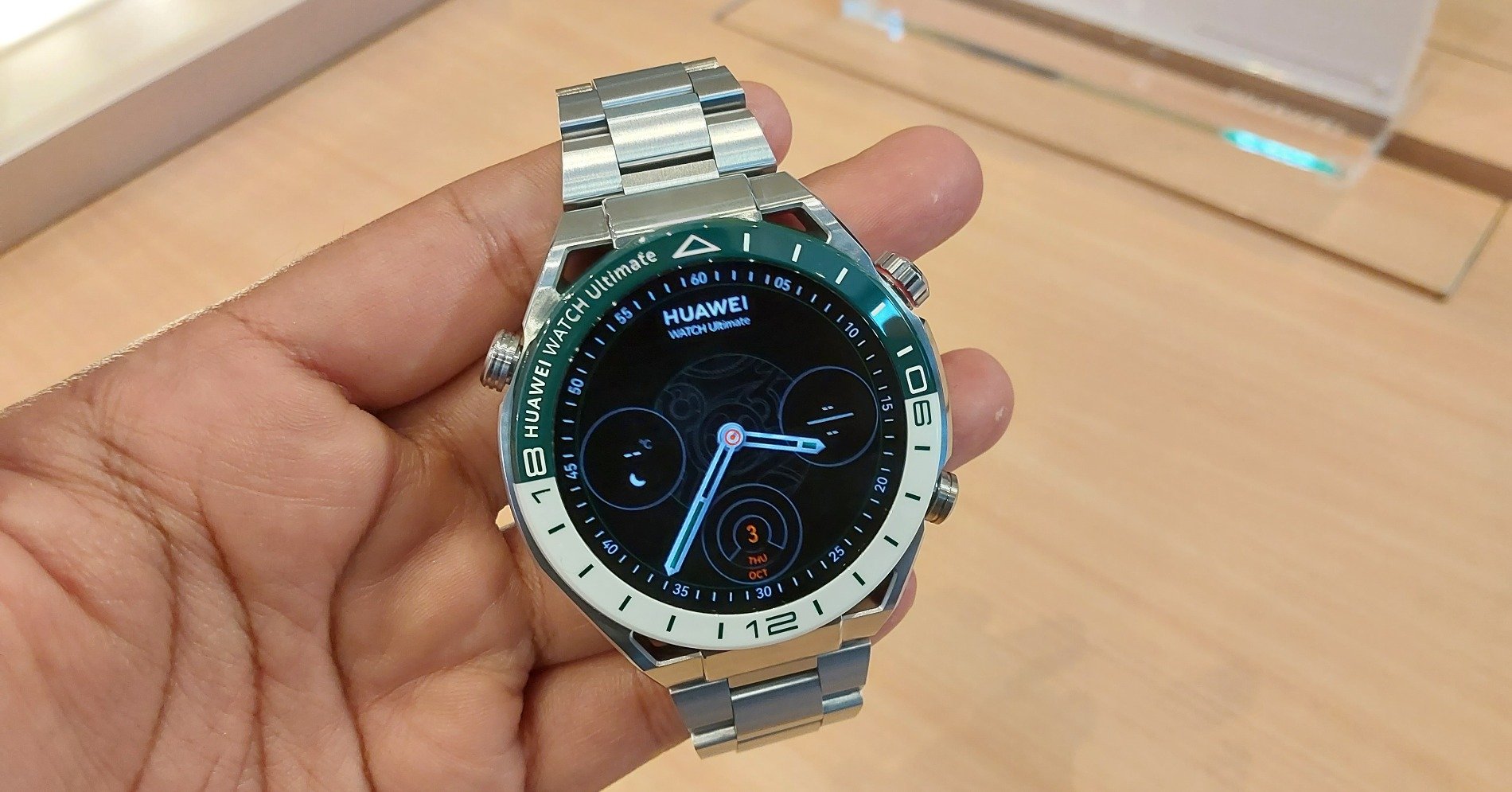 Huawei Watch Ultimate. (Sumber gambar: Desyinta Nuraini/Hypeabis.id)