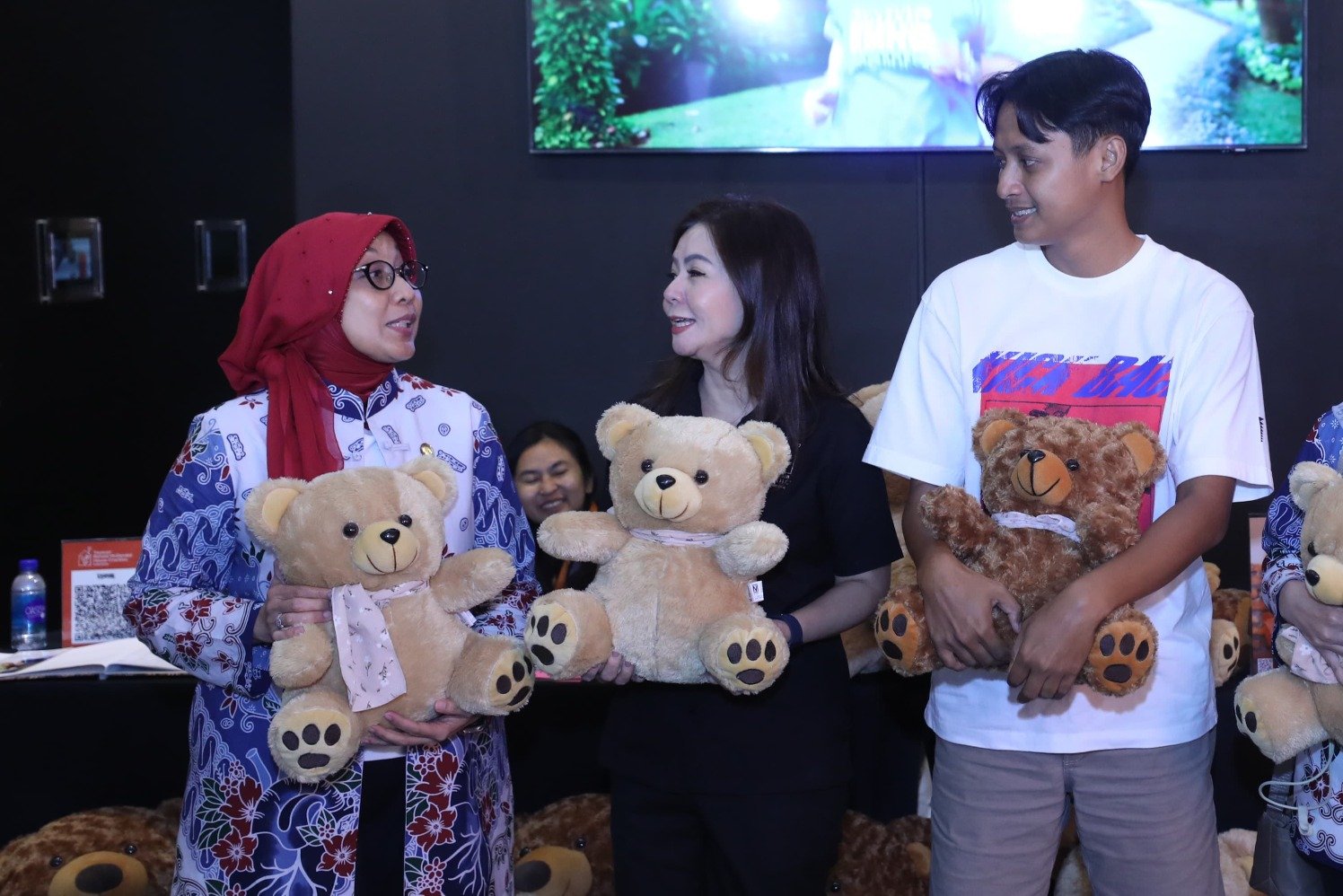 Ketua Yayasan RMHC Caroline Djajadiningrat, Sekretaris Jenderal PP Perki Oktavia Lilyasari, seniman Nue Prastowo (Sumber gambar: Hypeabis.id/Abdurachman)