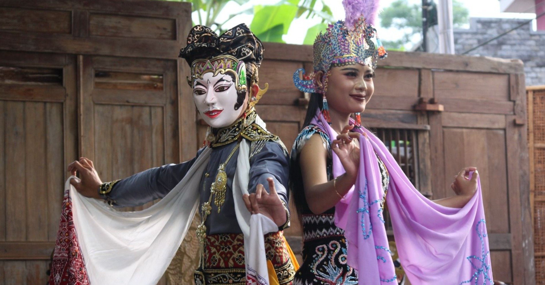 Sejumlah penari tradisi sedang meakukan latihan untuk persiapan Festival Budaya Panji 2024 