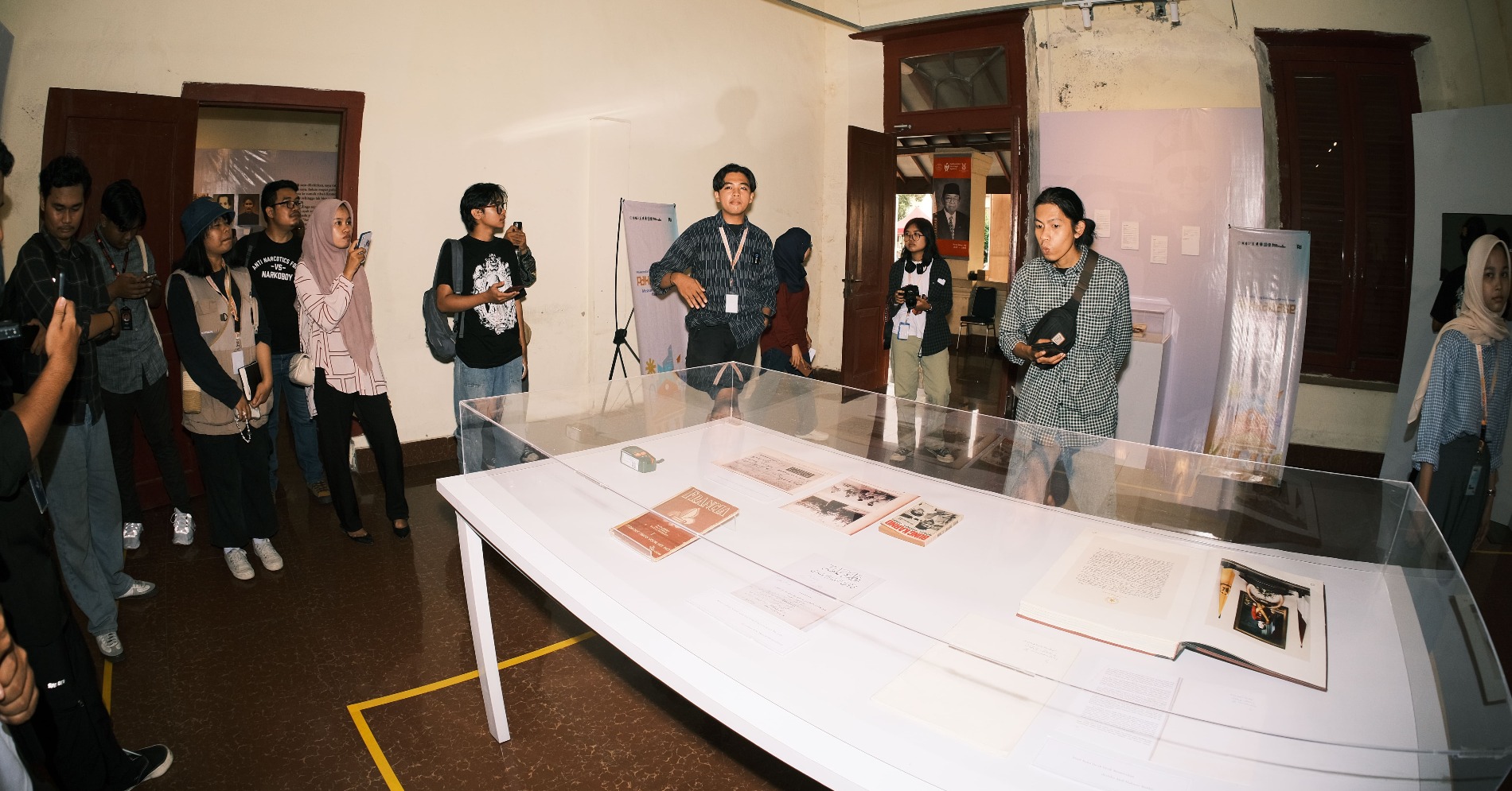 Sejumlah pengunjung mengikuti kegiatan press tour di Pakkamase (sumber gambar: IHA) Sejumlah pengunjung mengikuti kegiatan press tour di Pakkamase (sumber gambar: IHA)