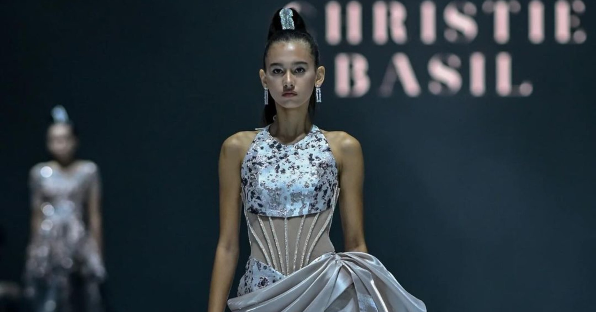 Koleksi Christie Basil (Sumber Foto: Instagram/@jfwofficial)