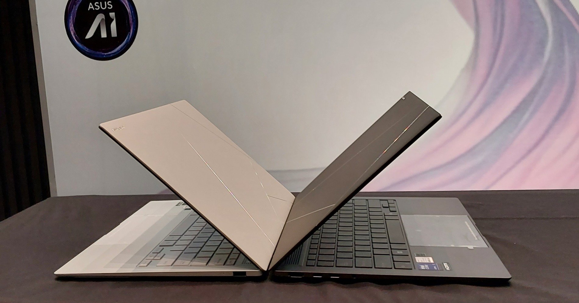 Asus Zenbook S 14 OLED. (Sumber gambar: Desyinta Nuraini/Hypeabis.id)