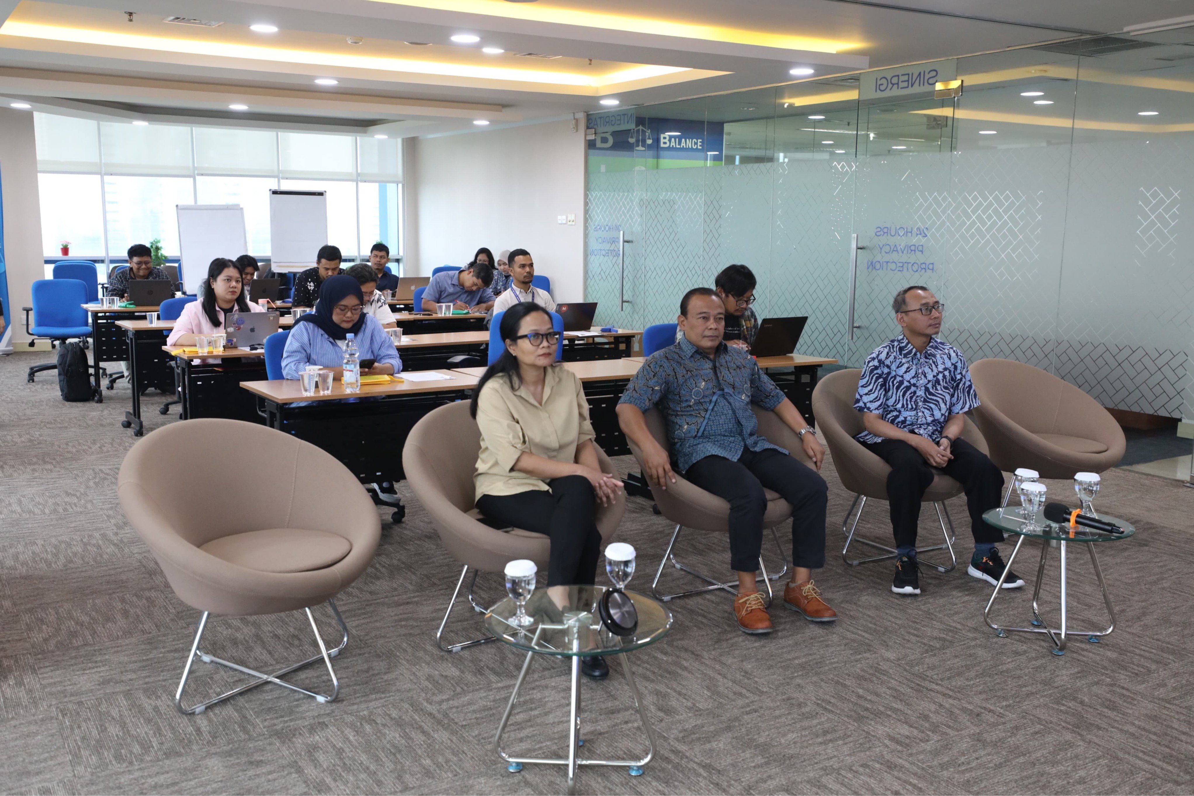 Suasana pembekalan materi Uji Kompetensi Wartawan (UKW) di Wisma Bisnis Indonesia, Jakarta, Kamis (31/10/2024). (Sumber foto: Hypeabis.id/Eusebio Chrysnamurti)