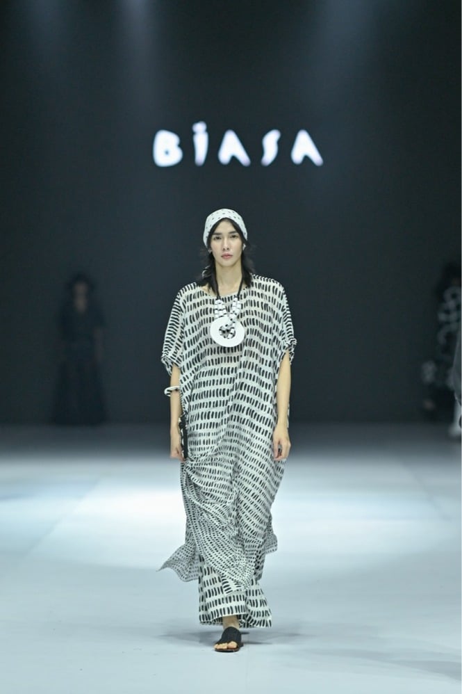 Koleksi Rhapsody dari BIASA ditampilkan di ajang Jakarta Fashion Week 2025. (Sumber gambar: BIASA)