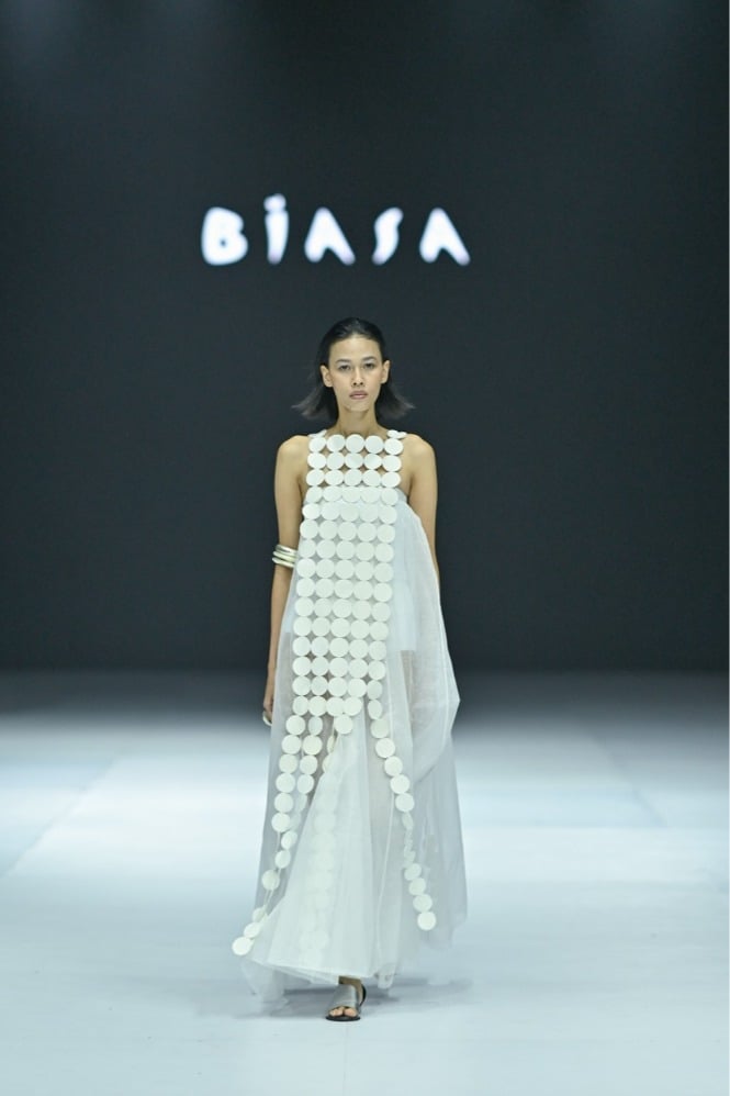 Koleksi Rhapsody dari BIASA ditampilkan di ajang Jakarta Fashion Week 2025. (Sumber gambar: BIASA)