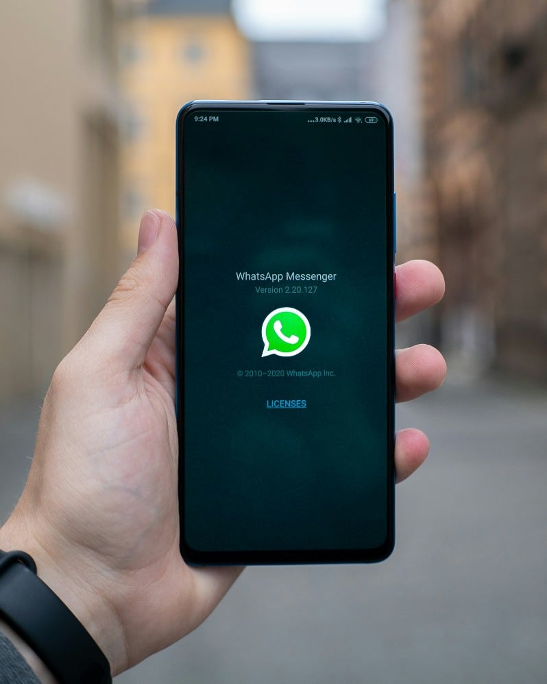 WhatsApp (Sumber gambar: Unsplash/ Mika Baumeister)