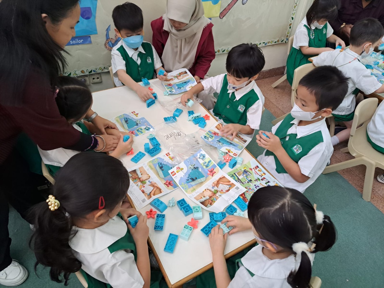 Kegiatan Learning through Play (Sumber gambar: Dok. The LEGO Group)