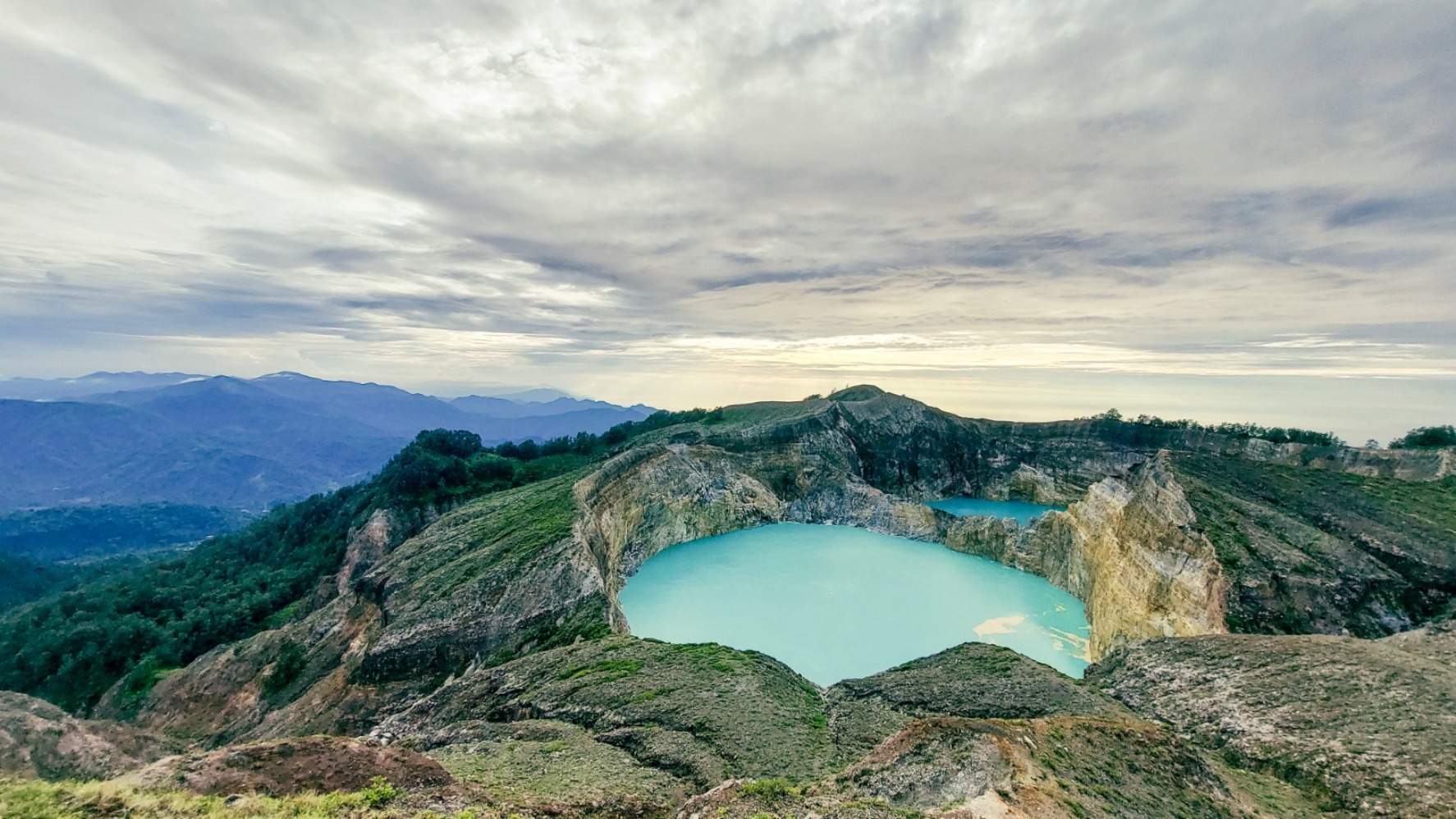 Kelimutu (Sumber gambar: Wonderful Images Kemenparekraf RI)