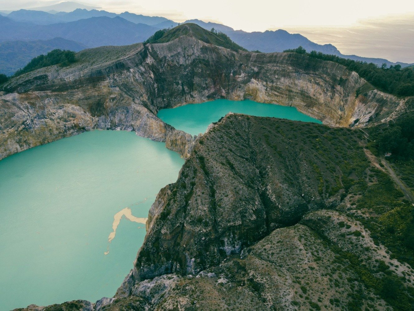 Kelimutu (Sumber gambar: Wonderful Images Kemenparekraf RI)